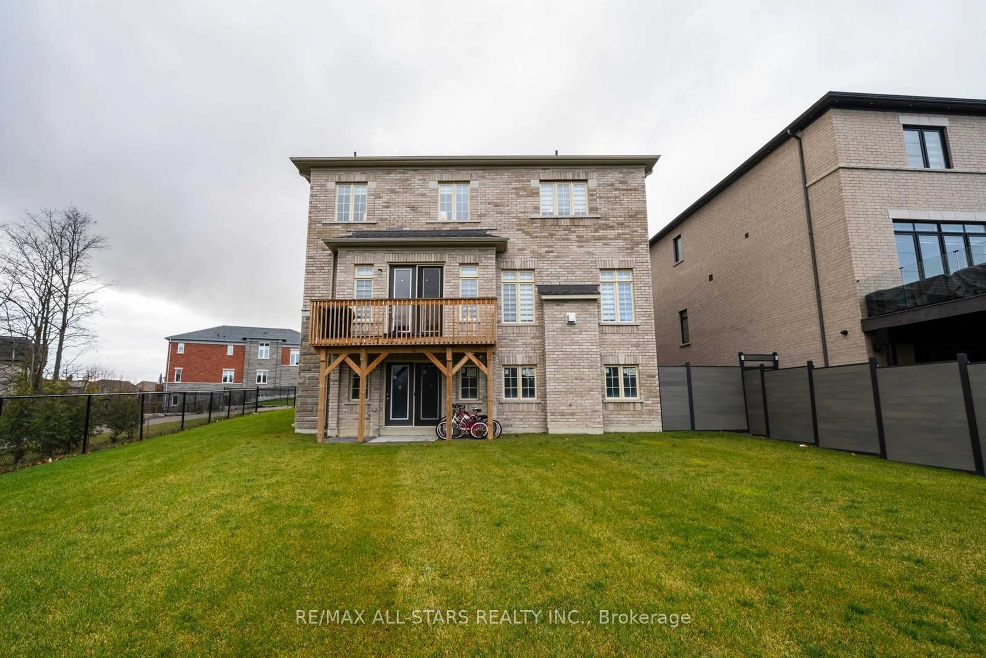 A pic from exterior of the house or condo, the fenced backyard for 135 Steam Whistle Dr, Whitchurch-Stouffville Ontario L4A 0E5