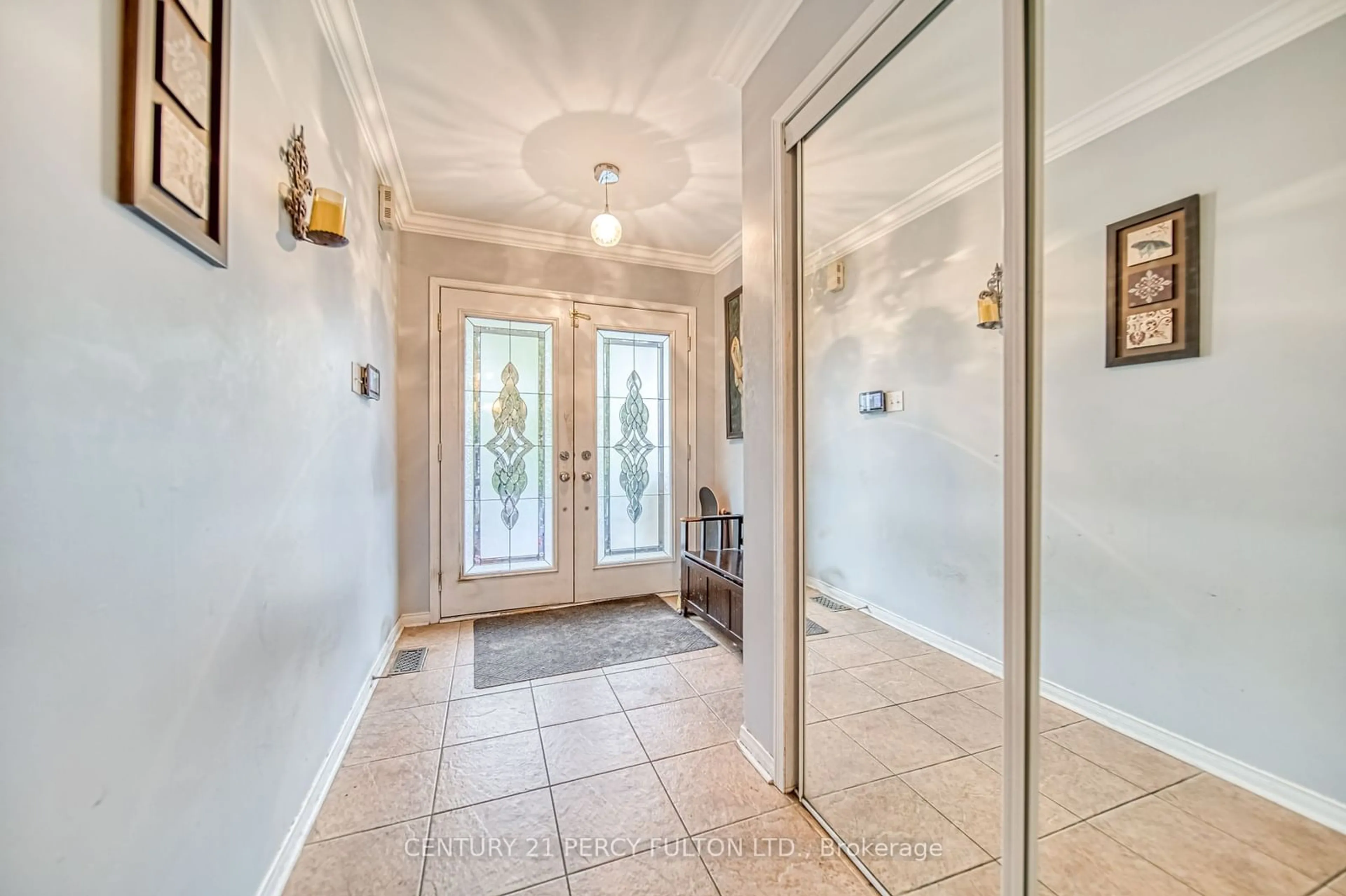 Indoor foyer, ceramic floors for 107 Venice Gate Dr, Vaughan Ontario L4H 0E8