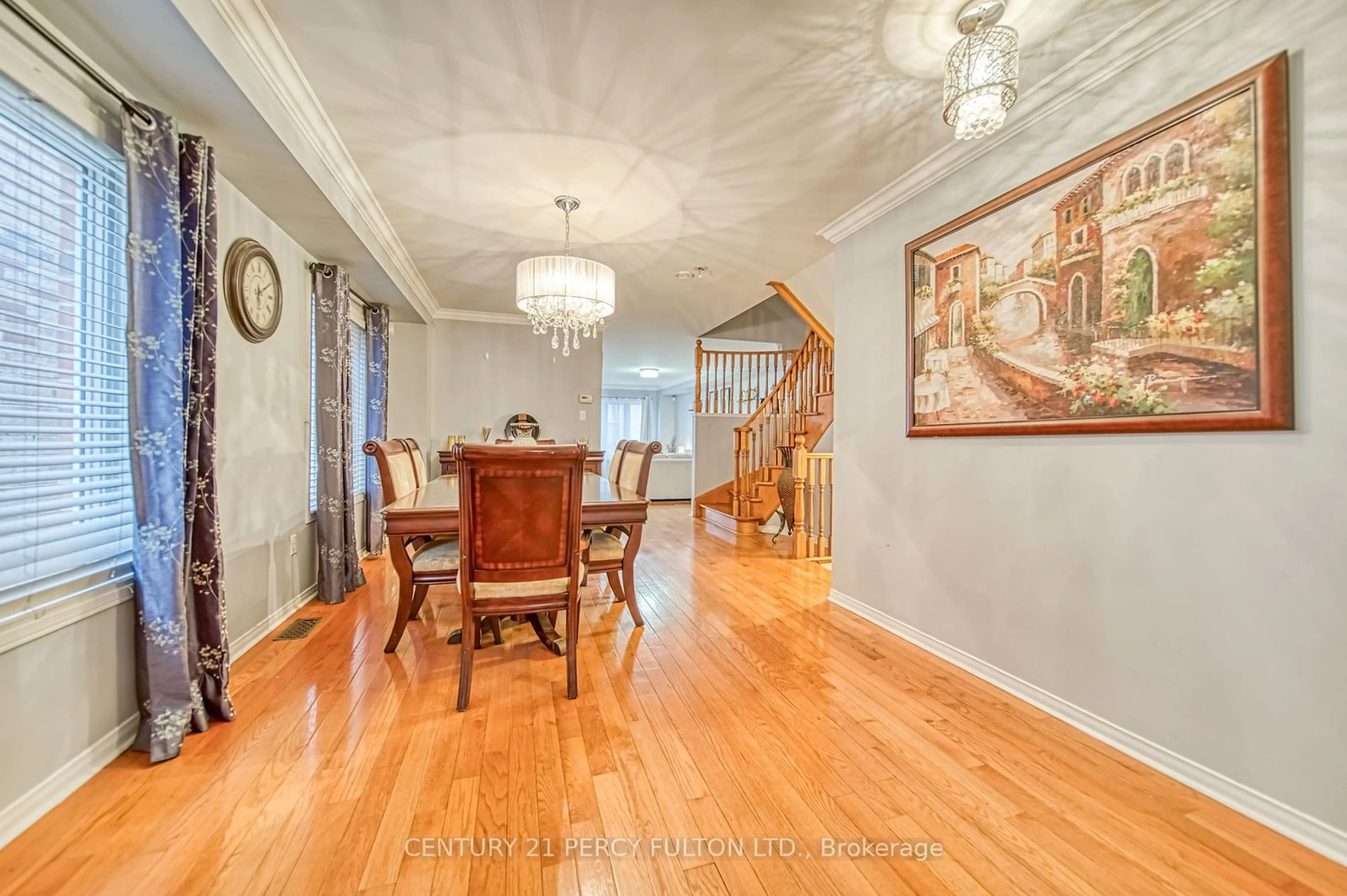 Dining room, wood floors for 107 Venice Gate Dr, Vaughan Ontario L4H 0E8