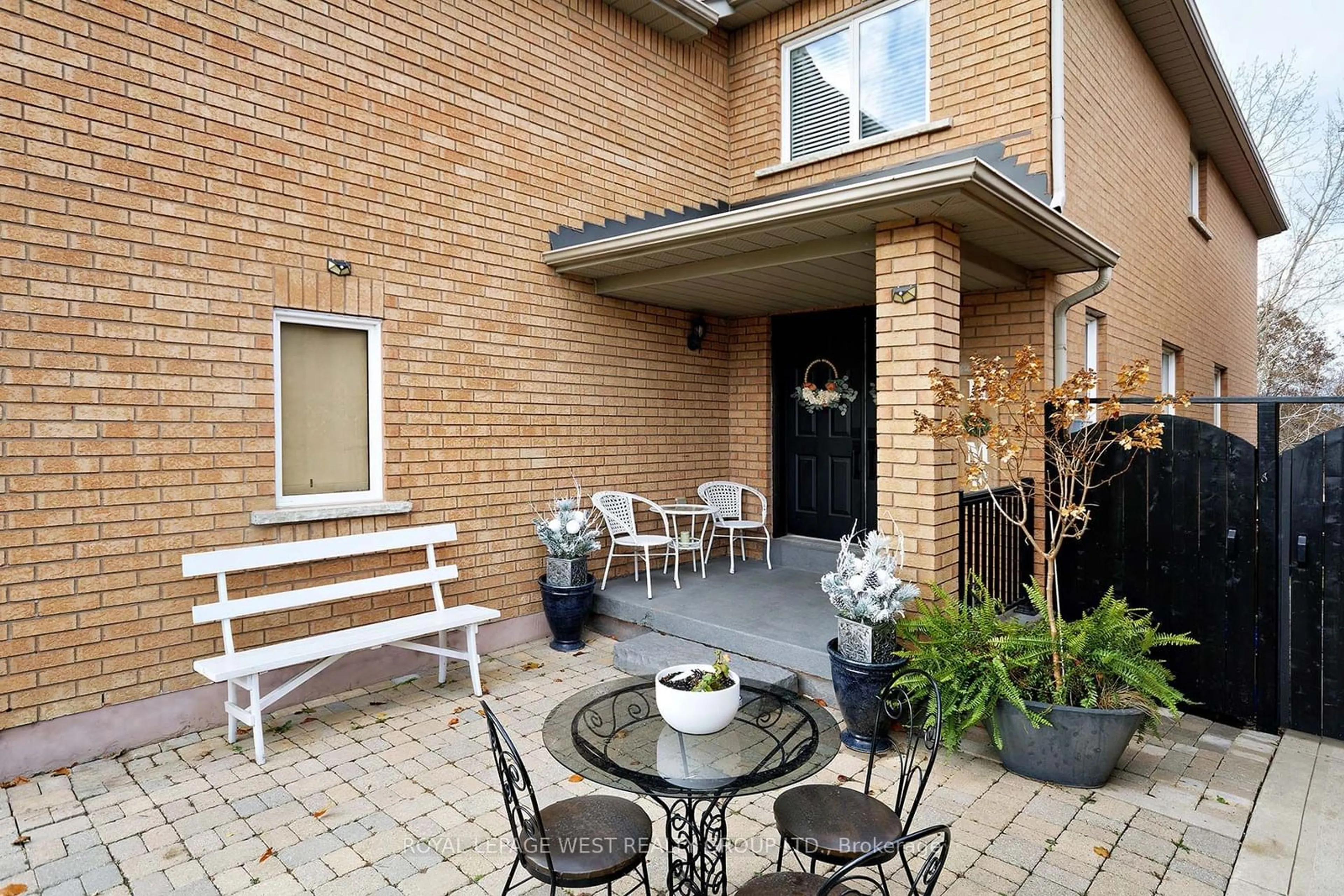 Patio, cottage for 370 Royalpark Way, Vaughan Ontario L4H 1K1