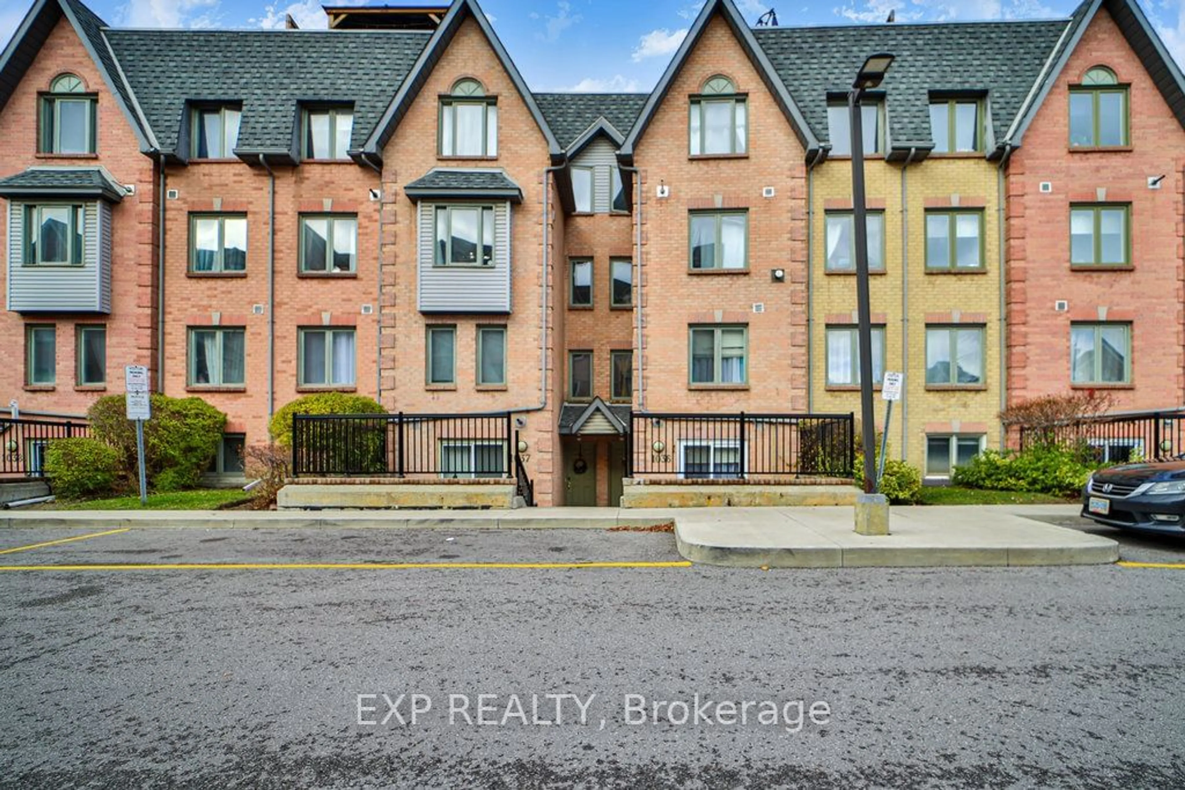 A pic from exterior of the house or condo, the front or back of building for 75 Weldrick Rd #1036, Richmond Hill Ontario L4C 0H9