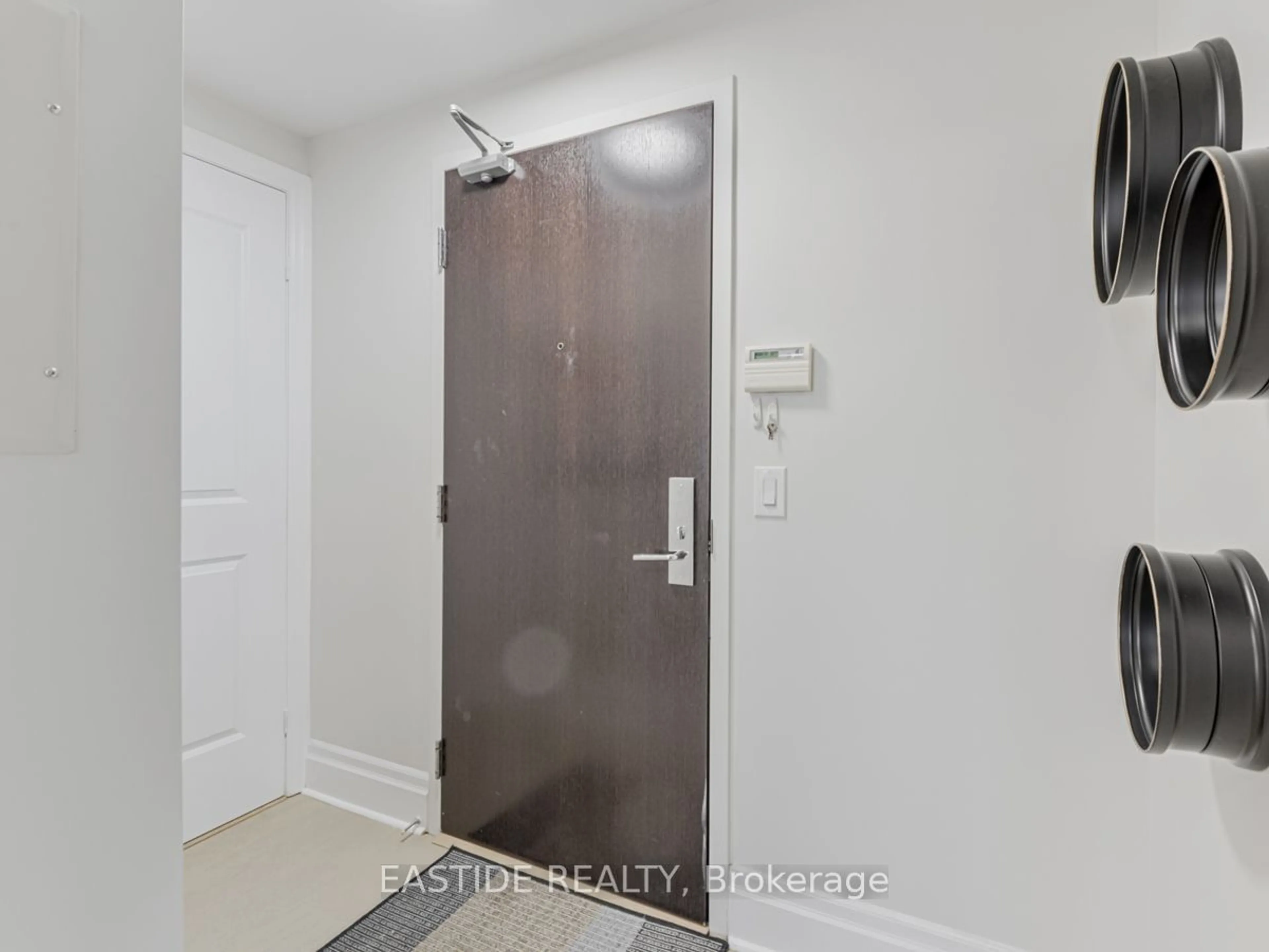 Indoor entryway, not visible floor for 131 Upper Duke Cres #607, Markham Ontario L6G 0C9