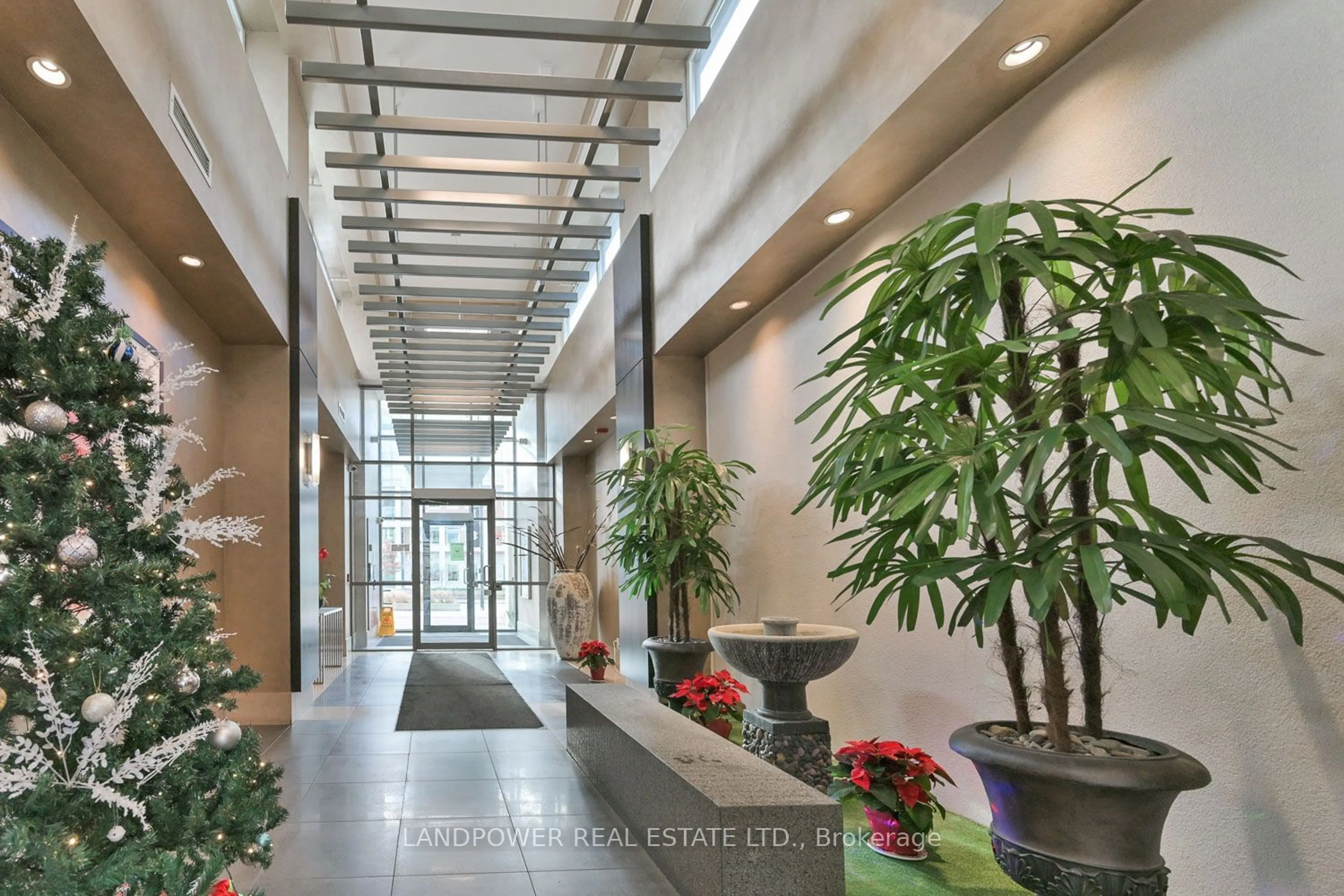 Indoor lobby, ceramic floors for 1 Upper Duke Cres #711, Markham Ontario L6G 0B6