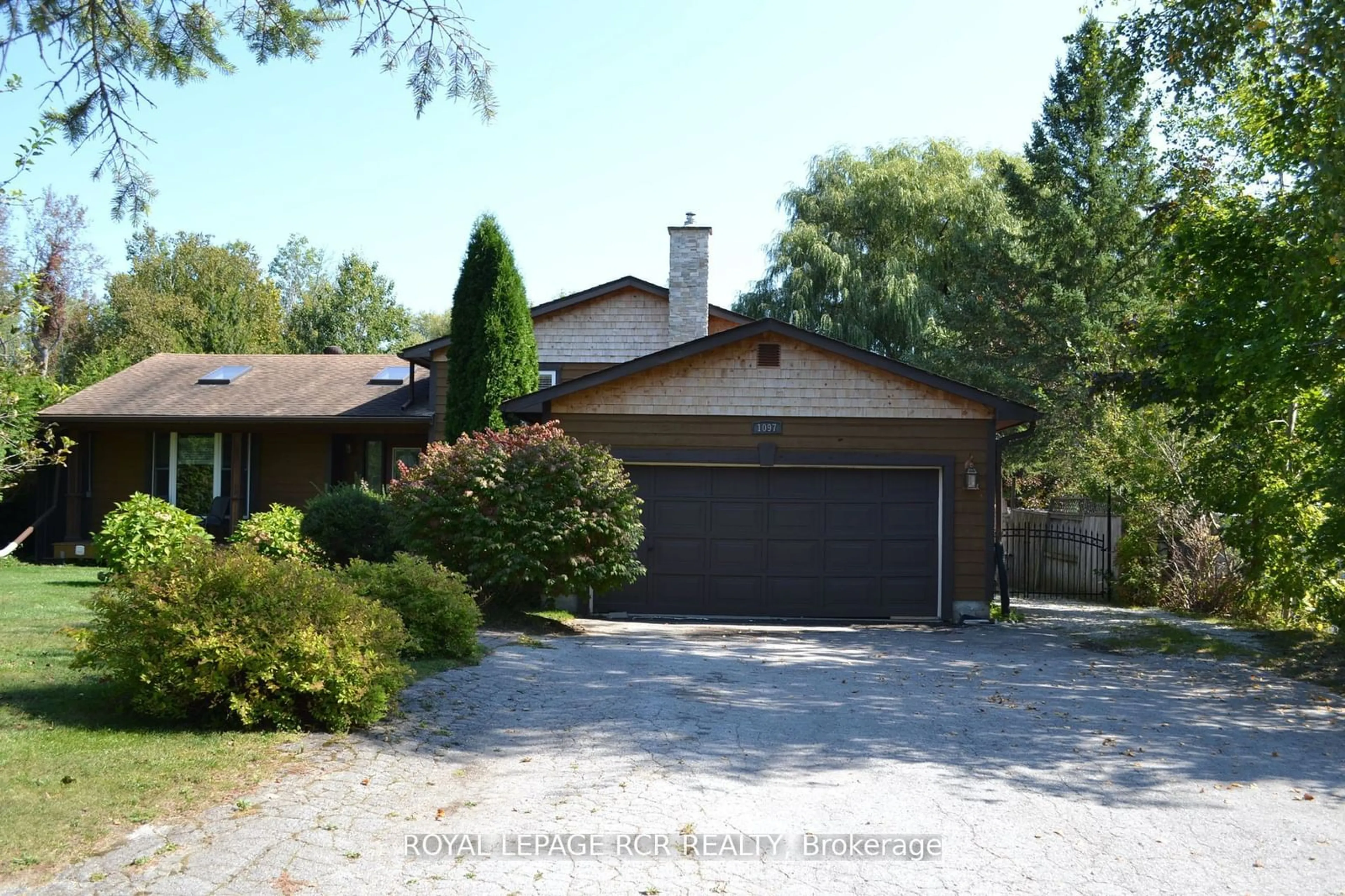 Frontside or backside of a home, cottage for 1097 Ferrier Ave, Innisfil Ontario L0L 1W0