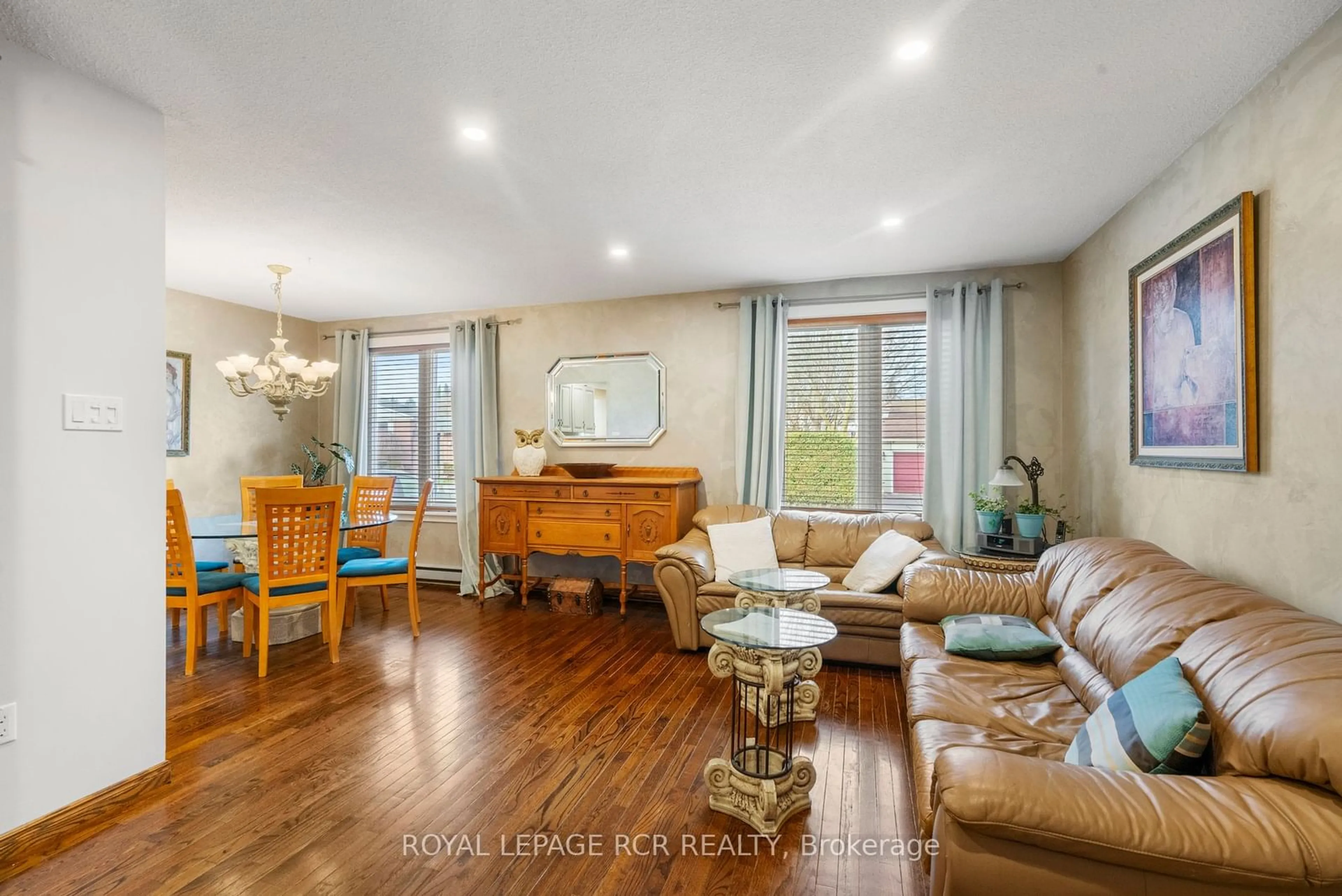 Living room, wood floors for 264 Currey Cres, Newmarket Ontario L3Y 5M9