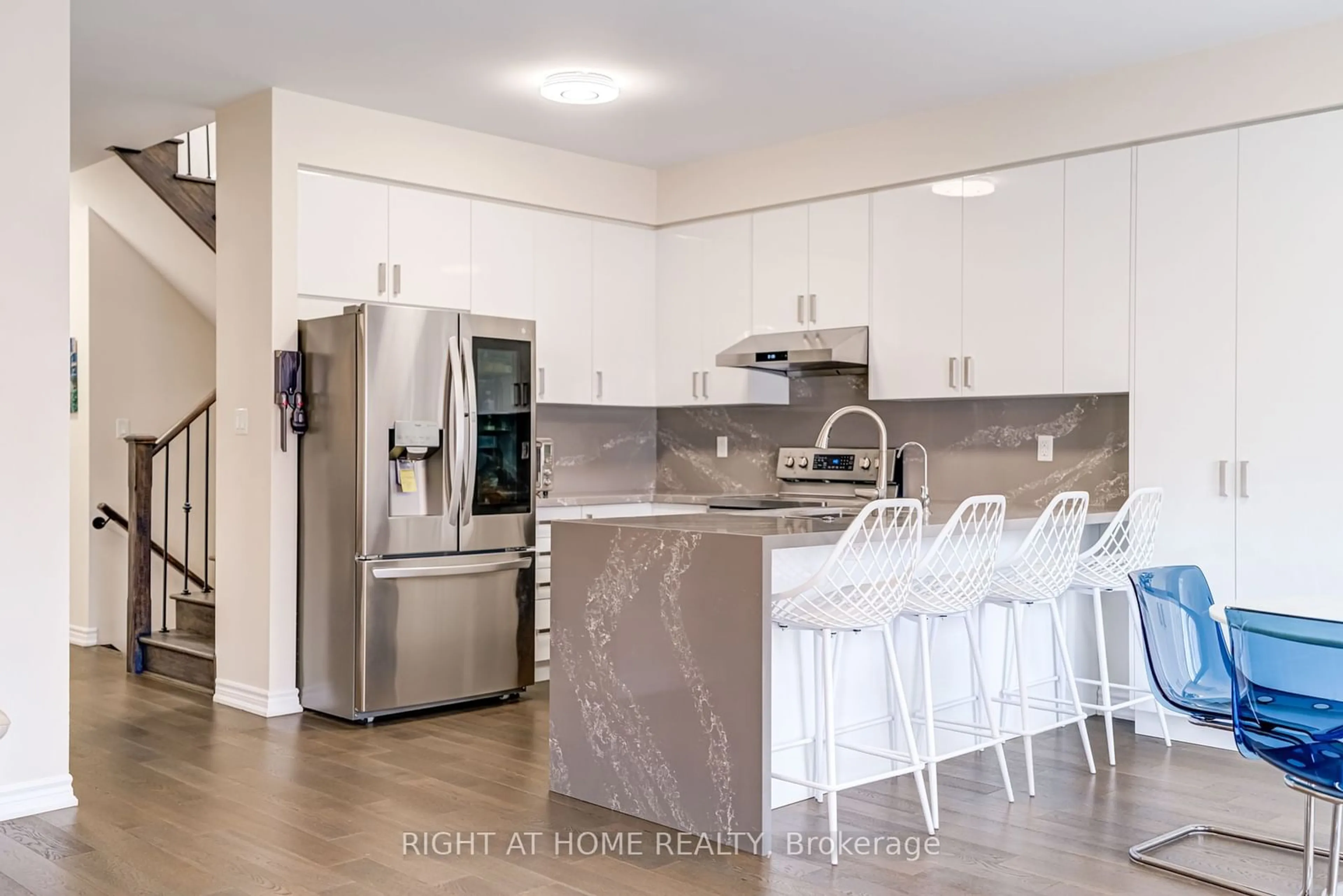 Open concept kitchen for 1187 Peelar Cres, Innisfil Ontario L0L 1W0