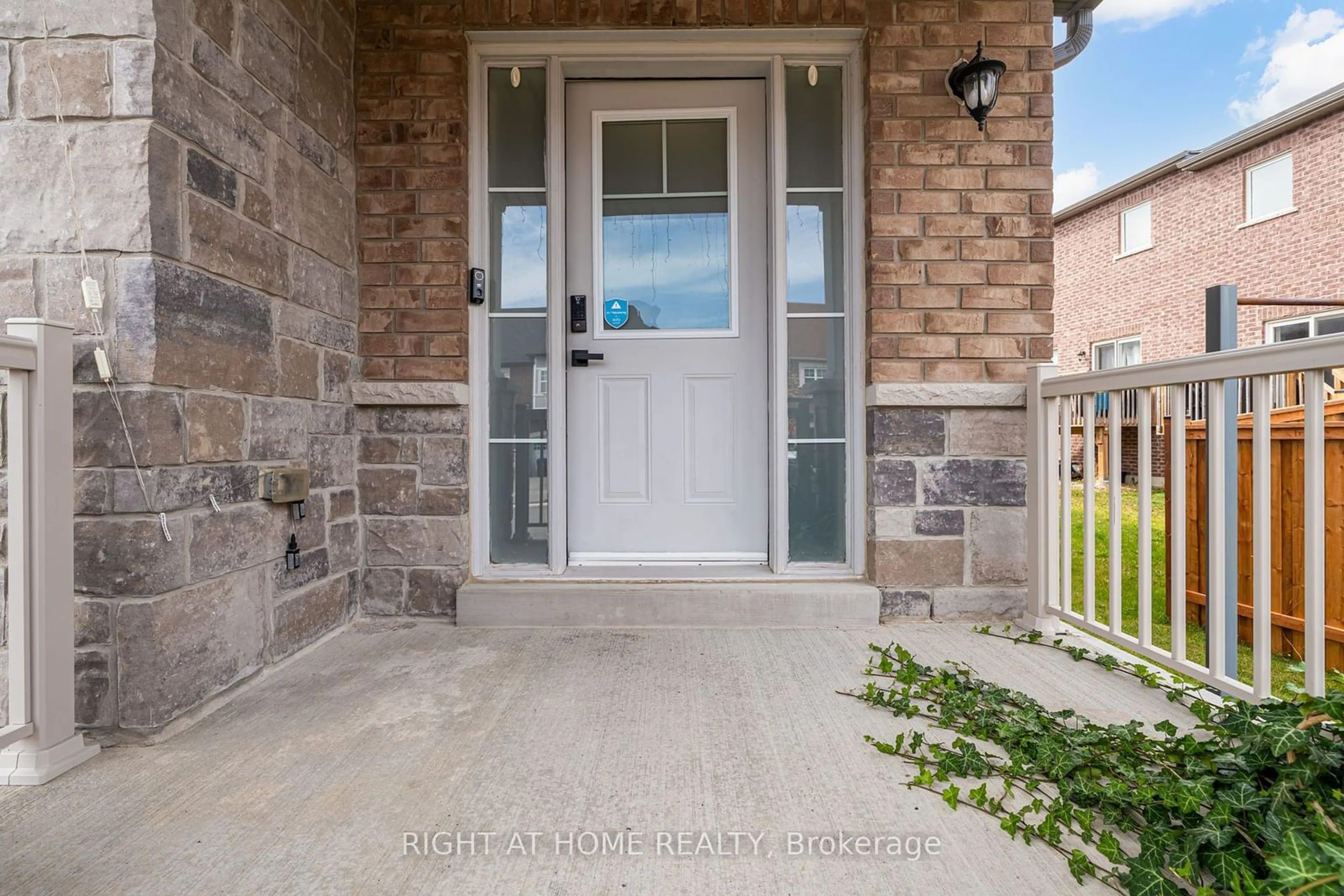 Indoor entryway, cement floor for 1187 Peelar Cres, Innisfil Ontario L0L 1W0