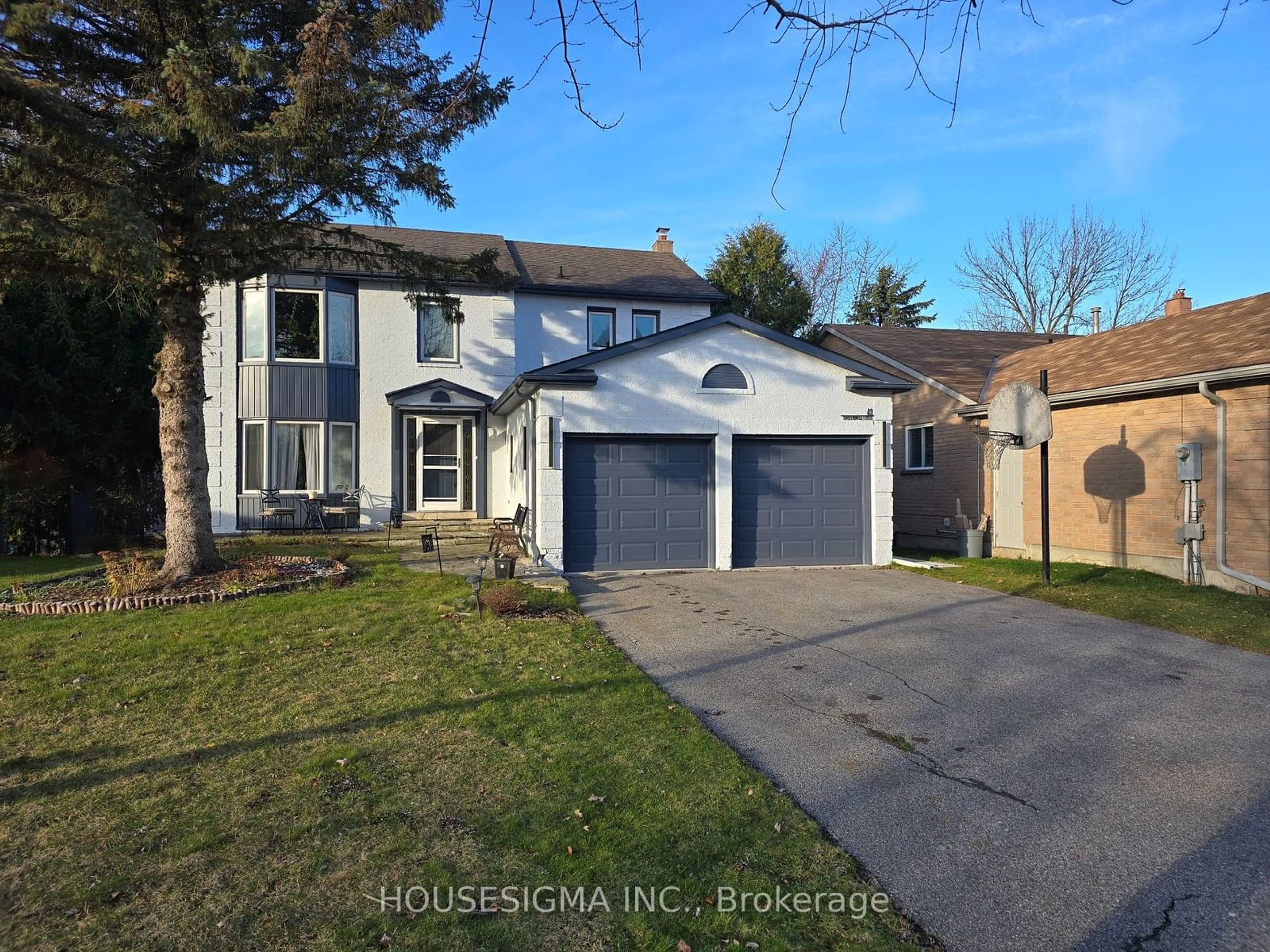 Frontside or backside of a home, the street view for 41 Underhill Cres, Aurora Ontario L4G 5S3