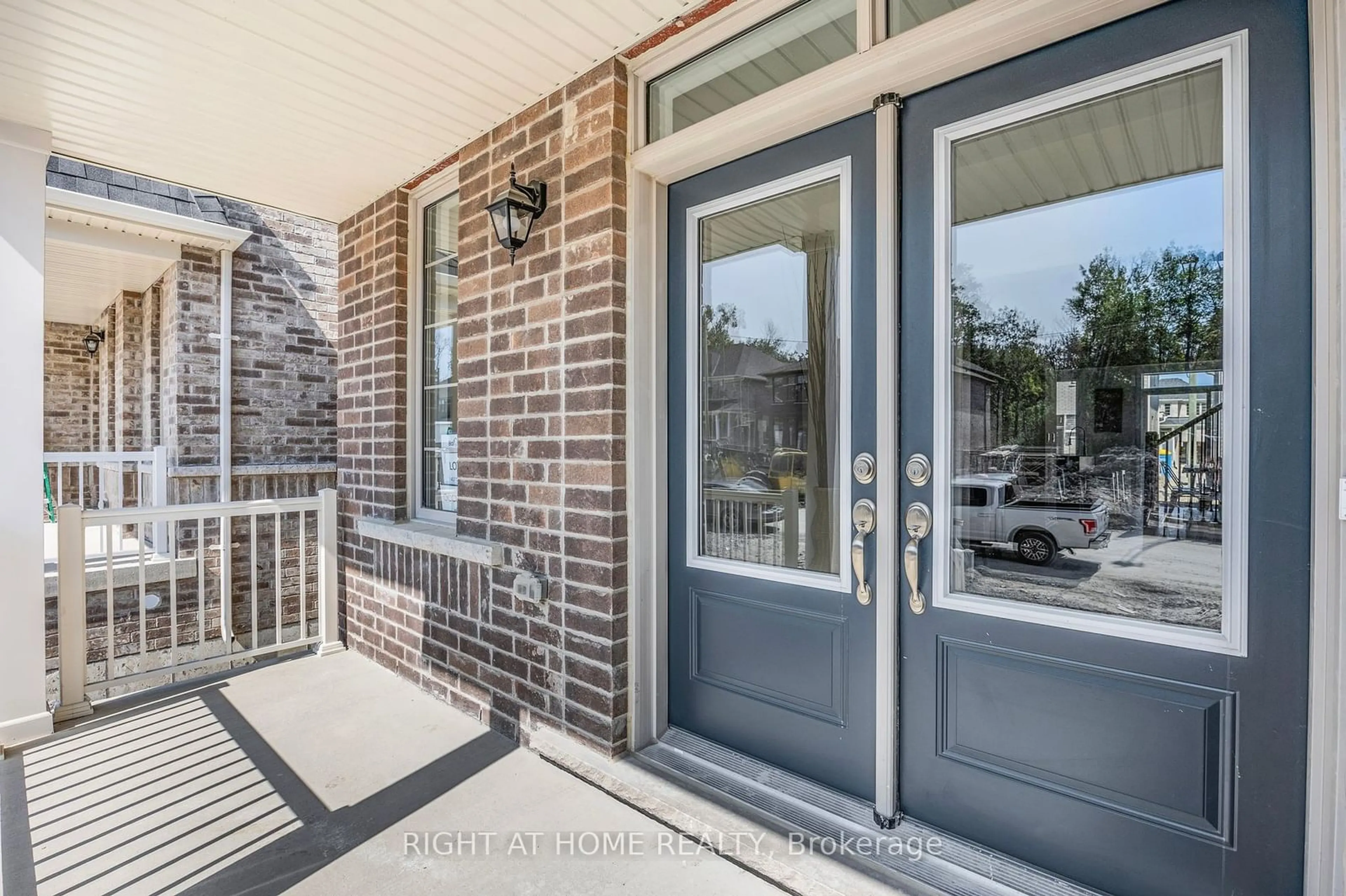 Indoor entryway, wood floors for 1457 Davis Loop, Innisfil Ontario L0L 1W0