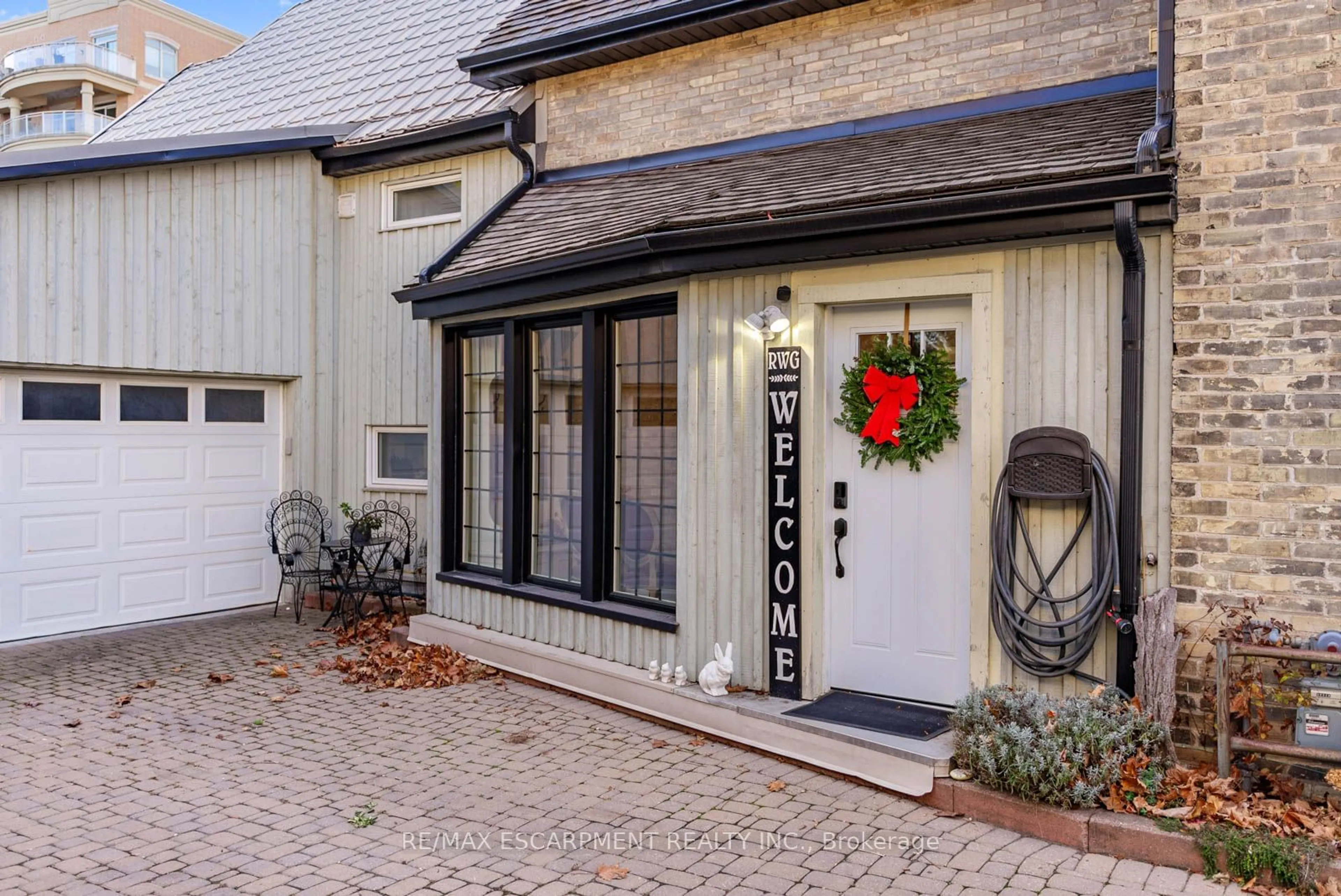 Indoor entryway, ceramic floors for 11 CATHERINE Ave, Aurora Ontario L4G 1K4