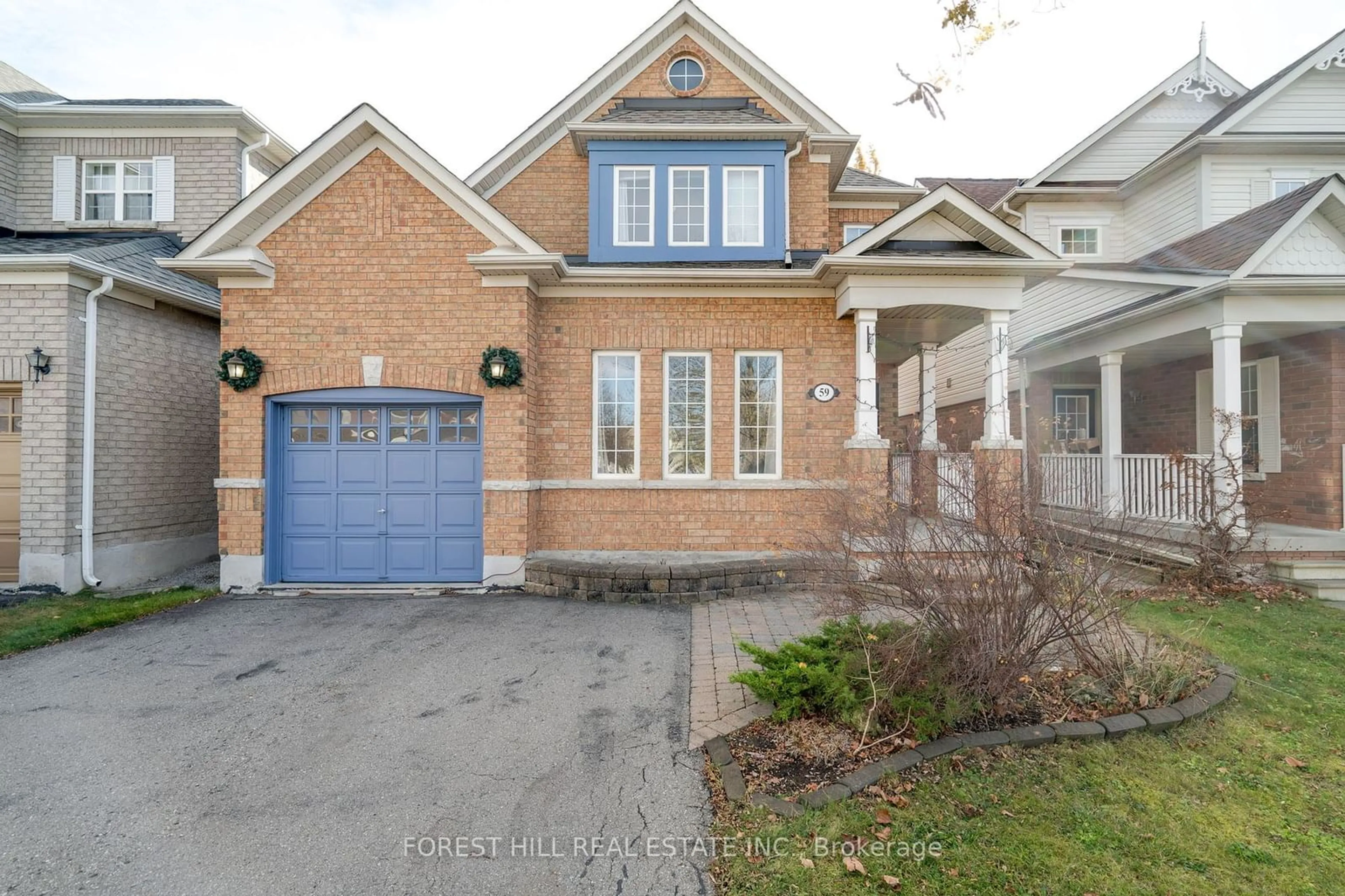 Frontside or backside of a home, the street view for 59 Billingham Hts, Aurora Ontario L4G 7Y1