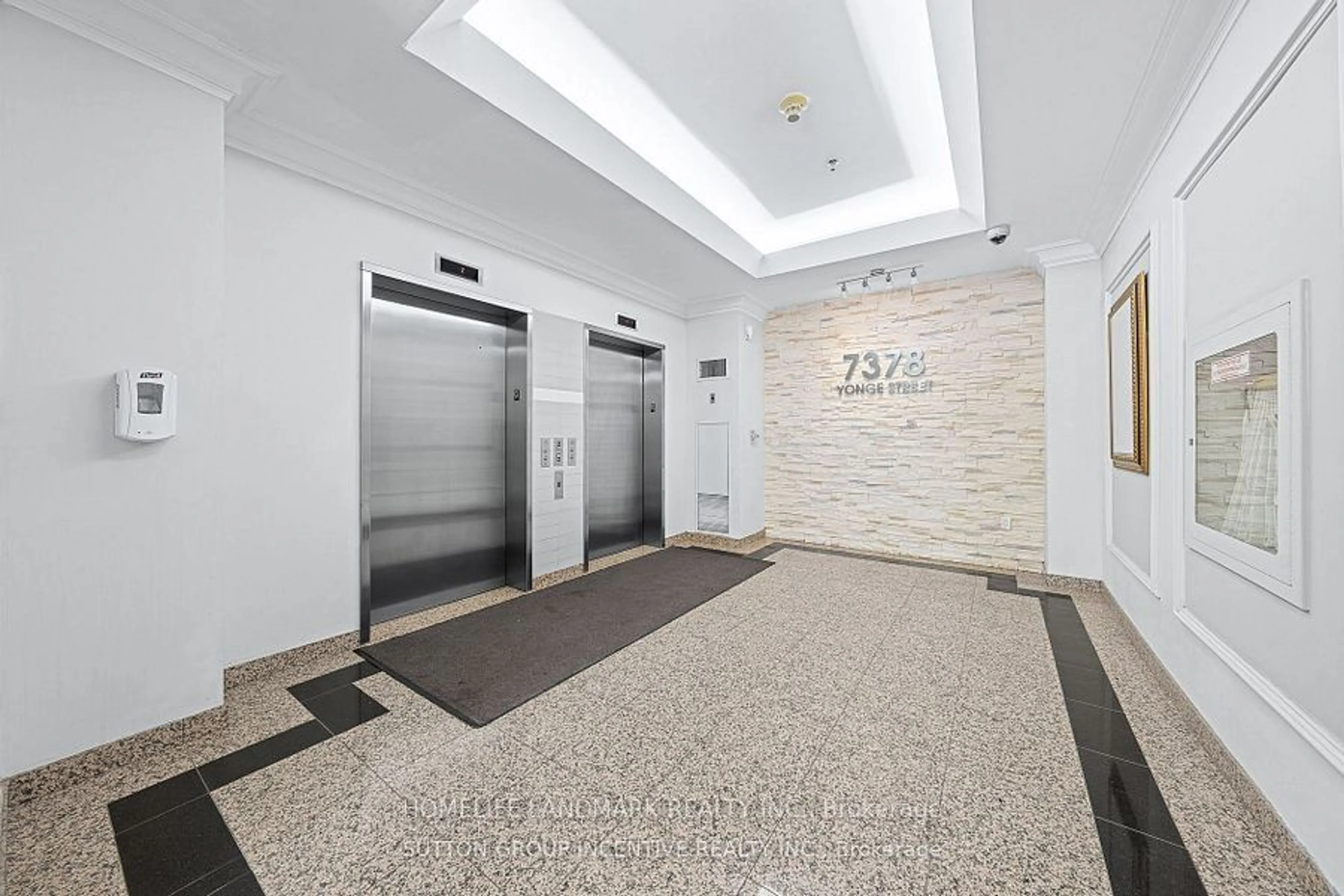 Indoor foyer, unknown floor for 7378 Yonge St #303, Vaughan Ontario L4J 8J1