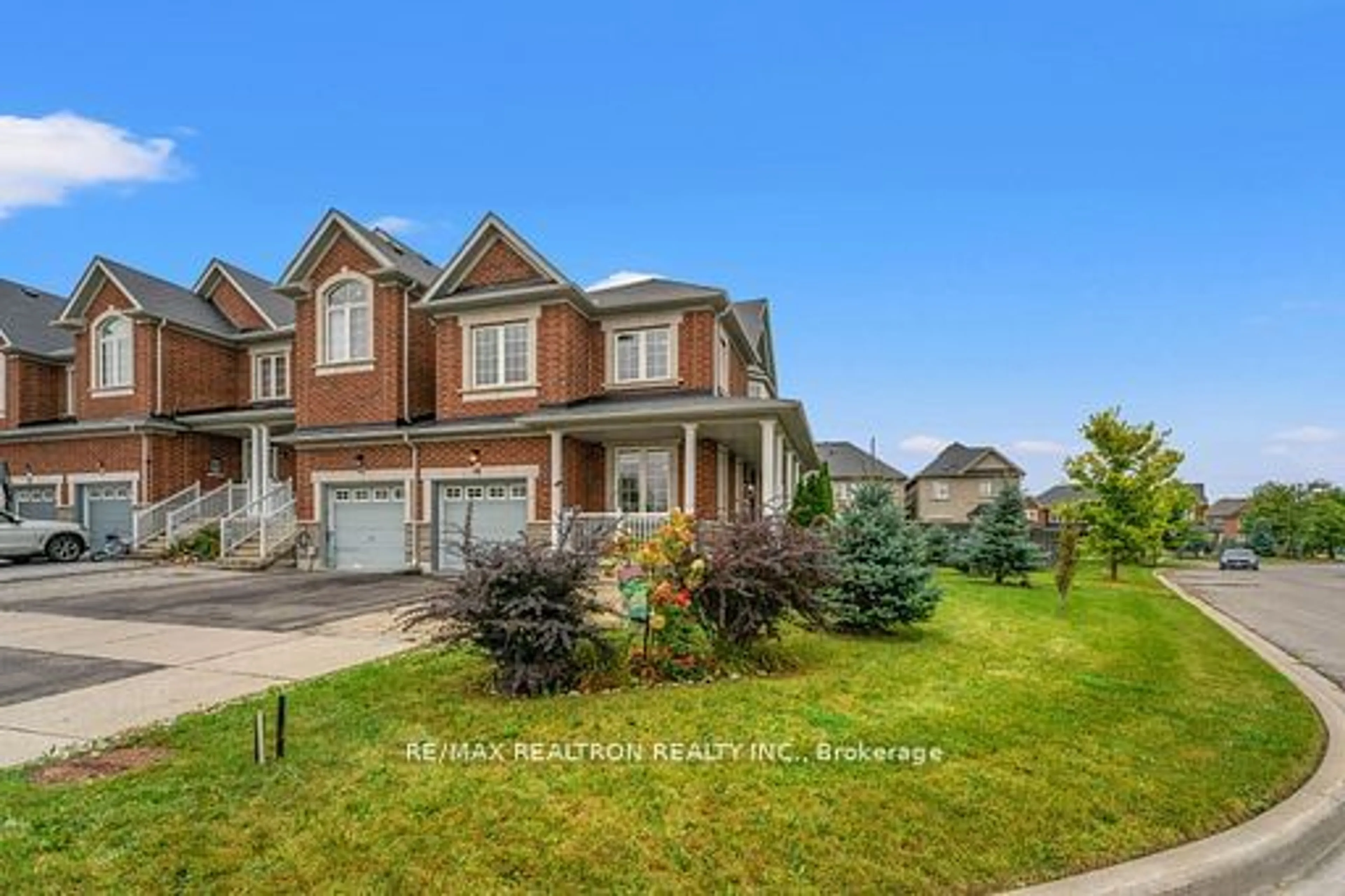 A pic from exterior of the house or condo, the street view for 66 Walter Sinclair Crt, Richmond Hill Ontario L4E 0X1