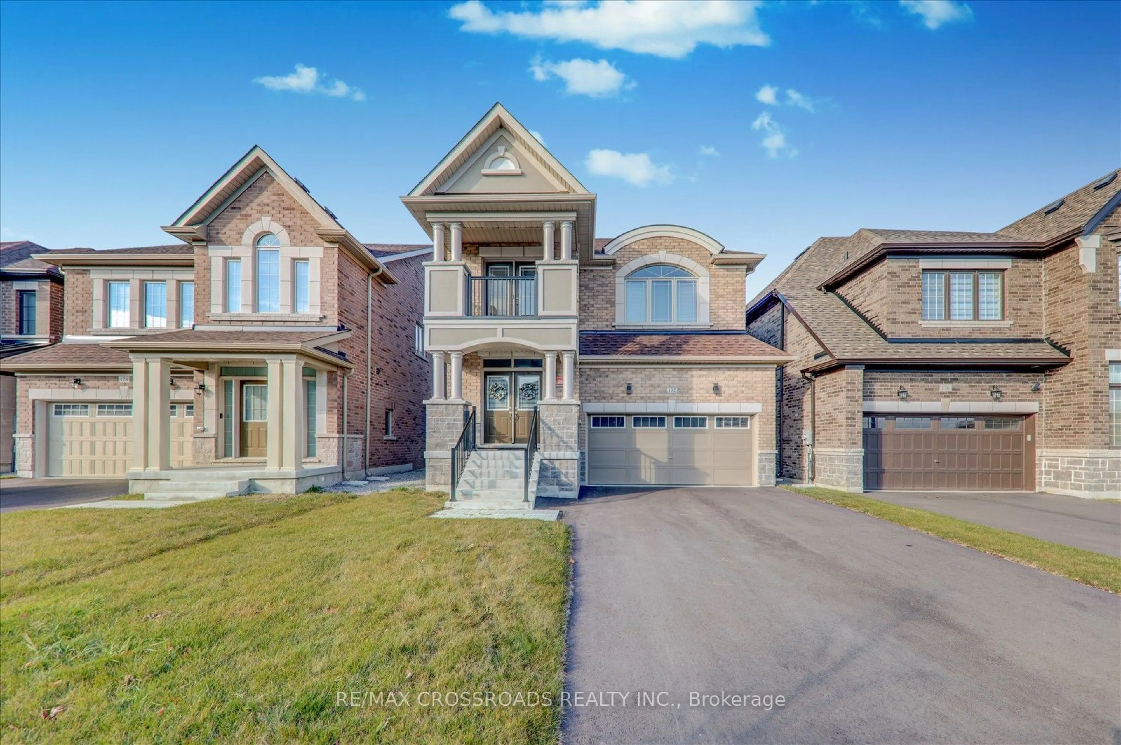 Frontside or backside of a home, the street view for 132 Carriage Shop Bend, East Gwillimbury Ontario L9N 0Y3