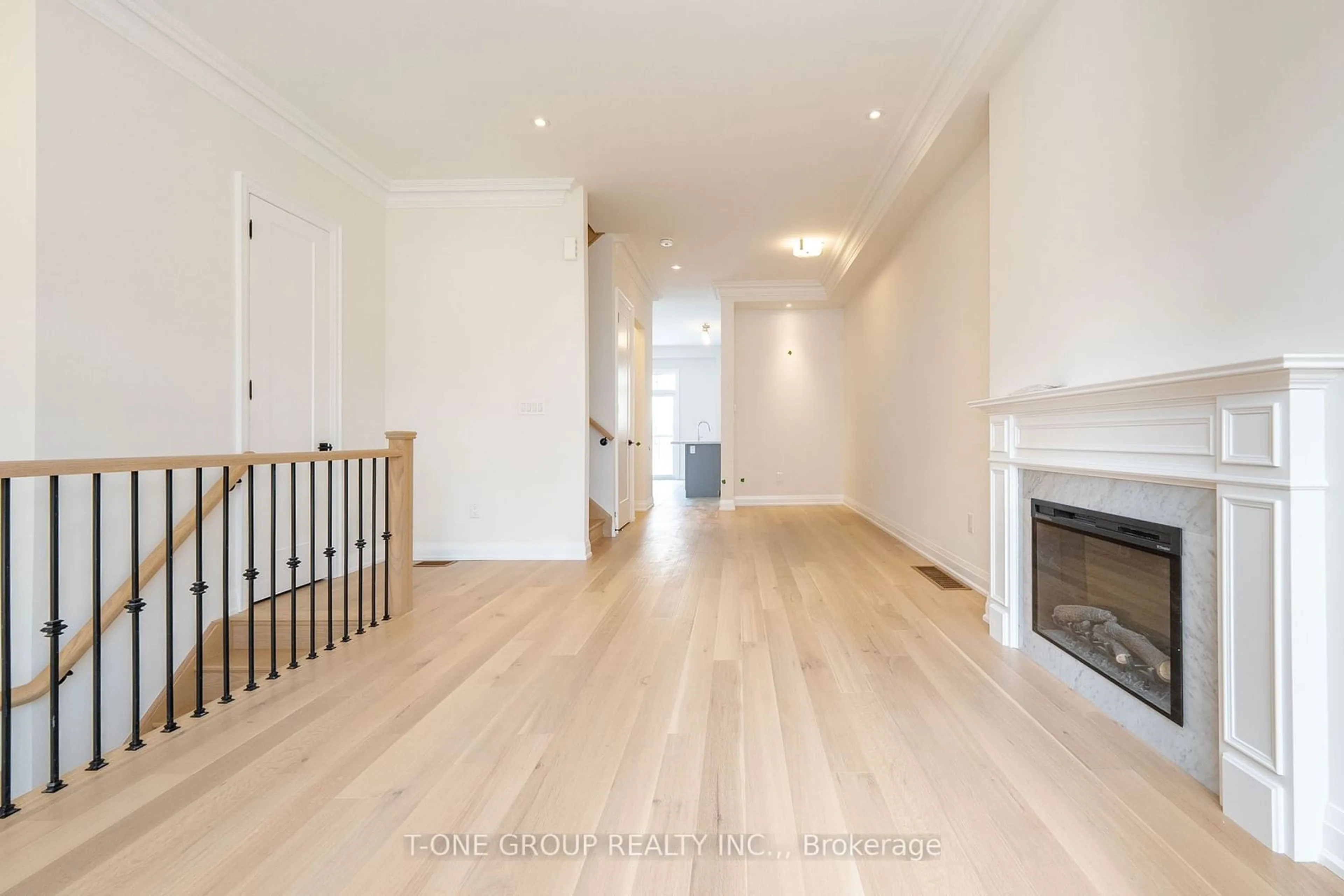 Indoor foyer, wood floors for 3 Bright Terrace Way, Markham Ontario L6C 3L5