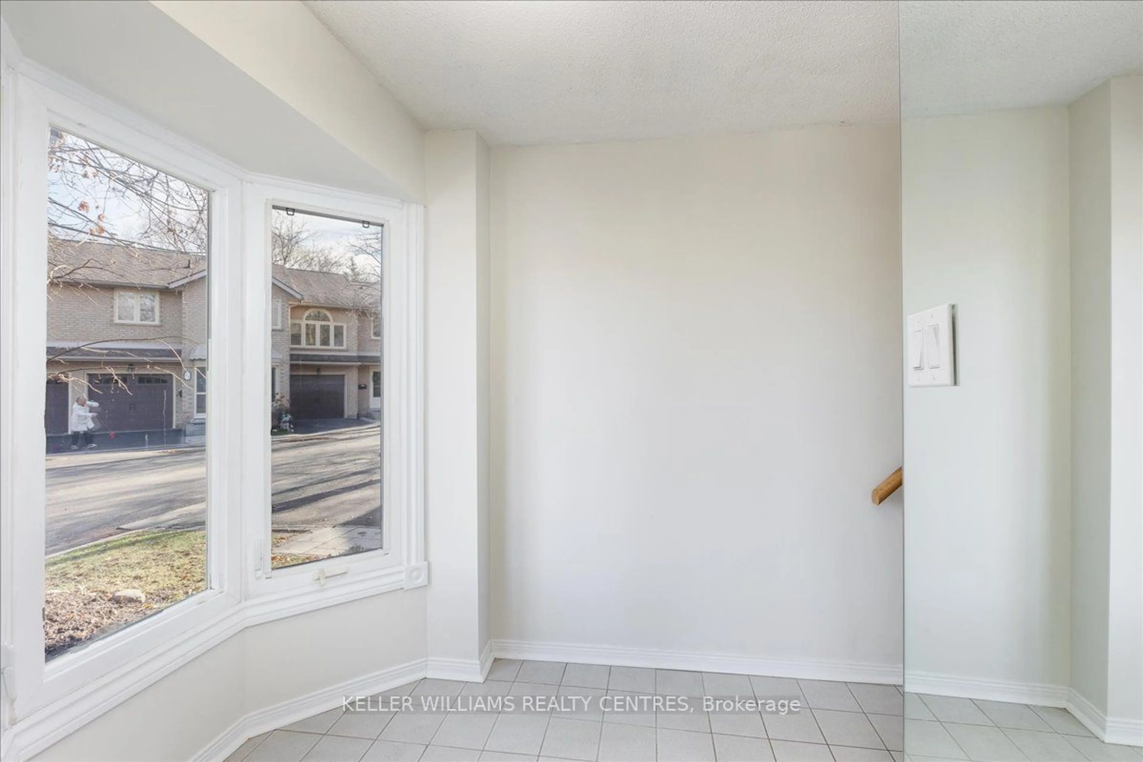 Indoor entryway, not visible floor for 35 Anderson Pl #35, Aurora Ontario L4G 6G4