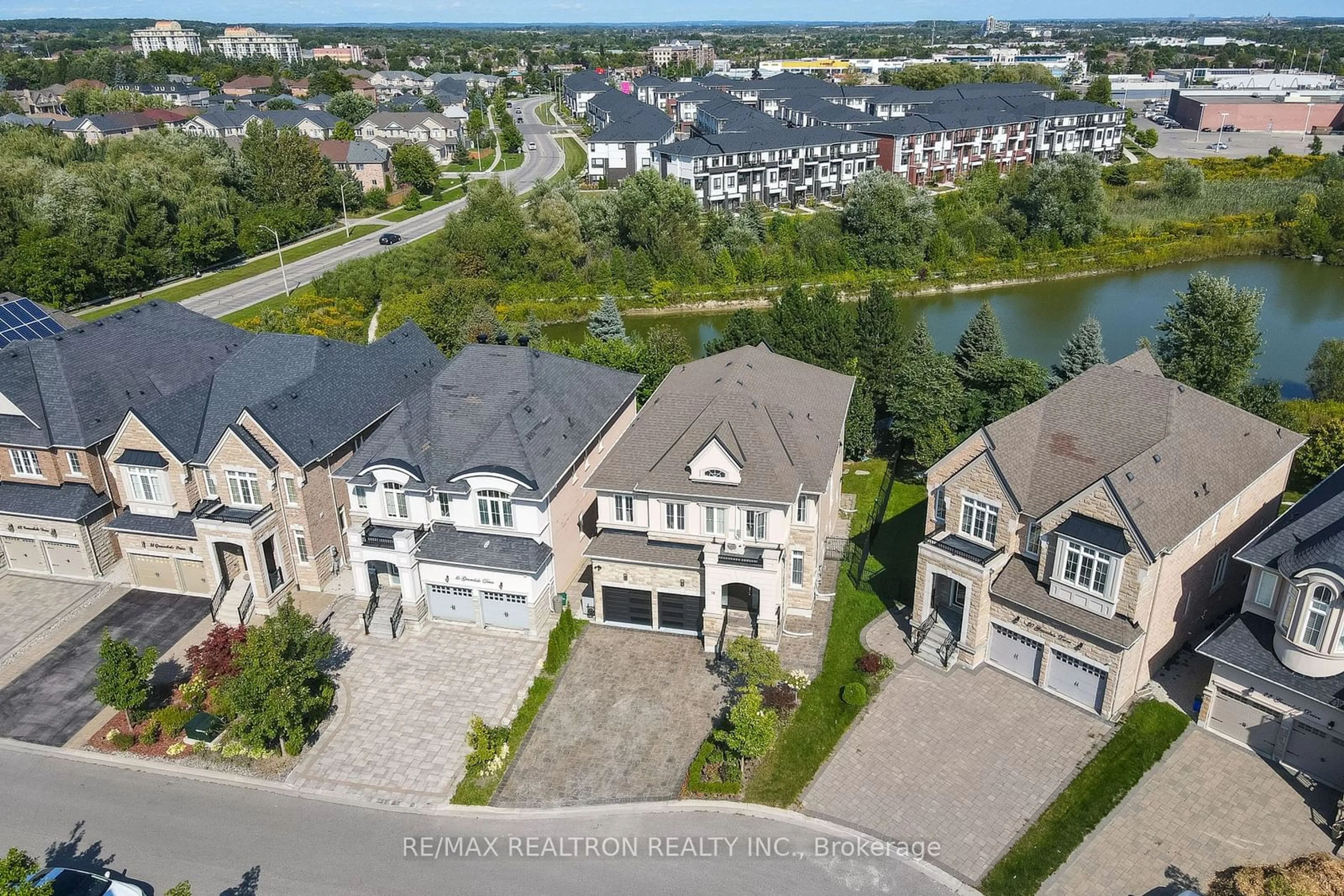 Frontside or backside of a home, the street view for 18 Gracedale Dr, Richmond Hill Ontario L4C 0Y3