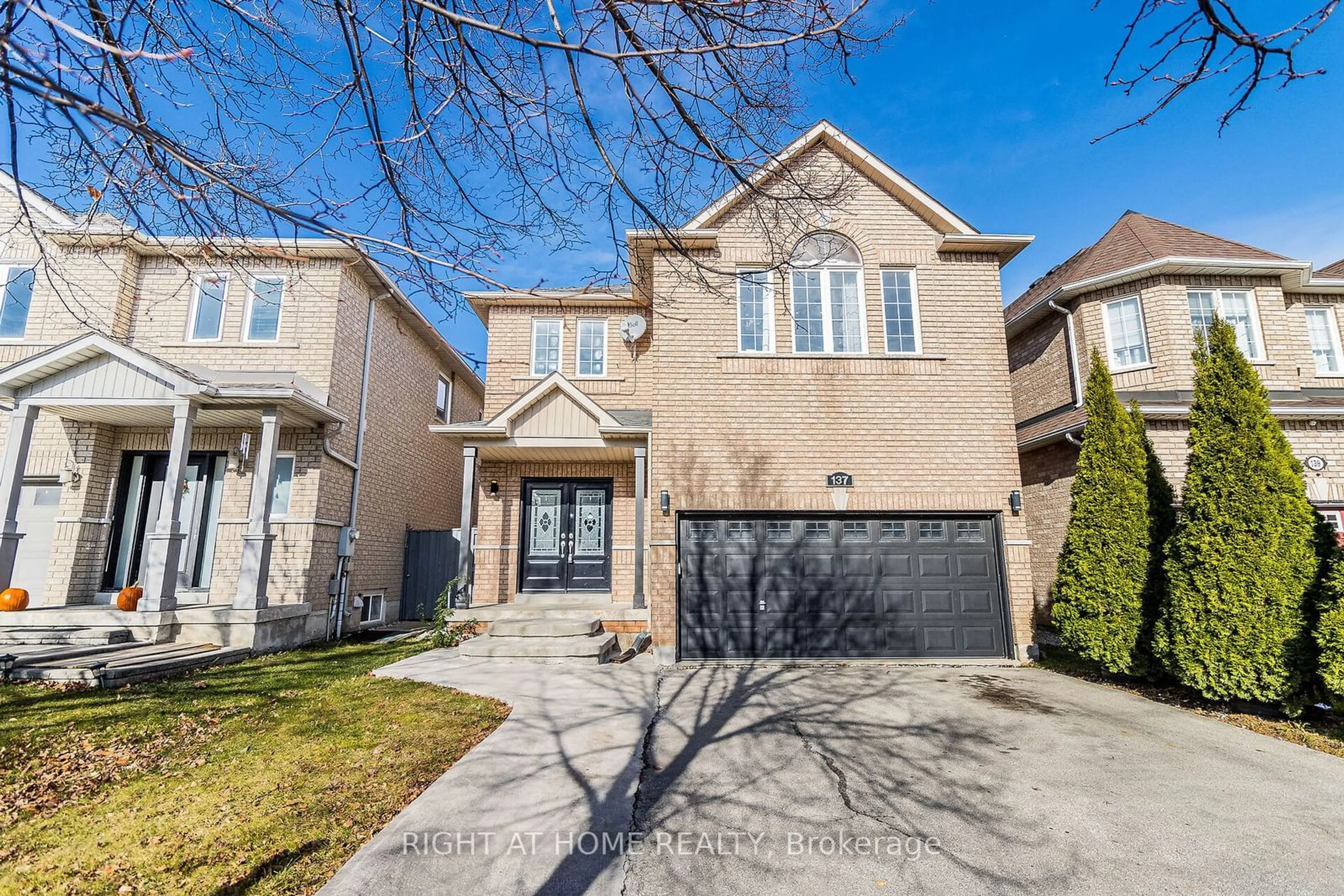 Frontside or backside of a home, the street view for 137 Queen Isabella Cres, Vaughan Ontario L6A 3J7