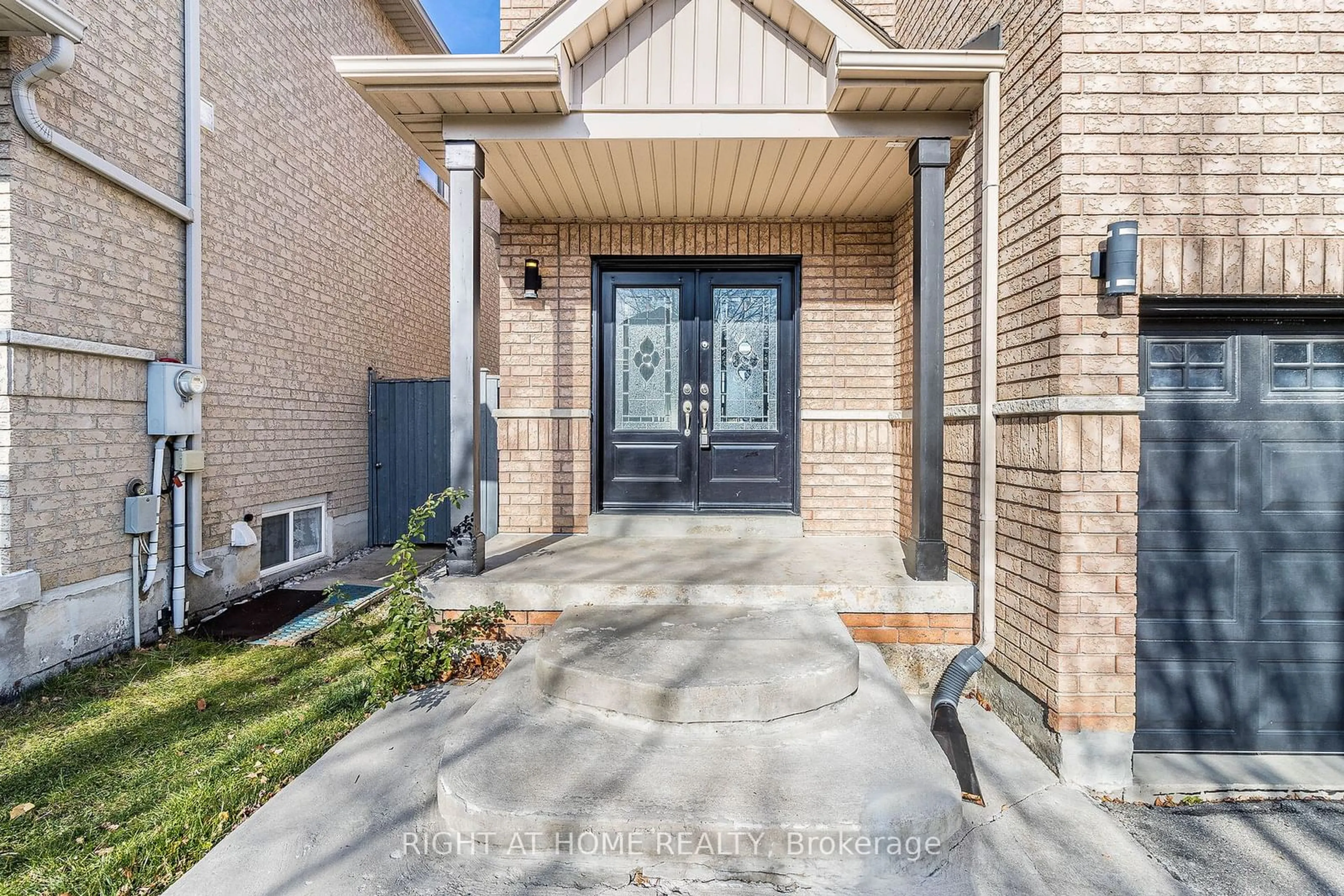 Home with brick exterior material for 137 Queen Isabella Cres, Vaughan Ontario L6A 3J7