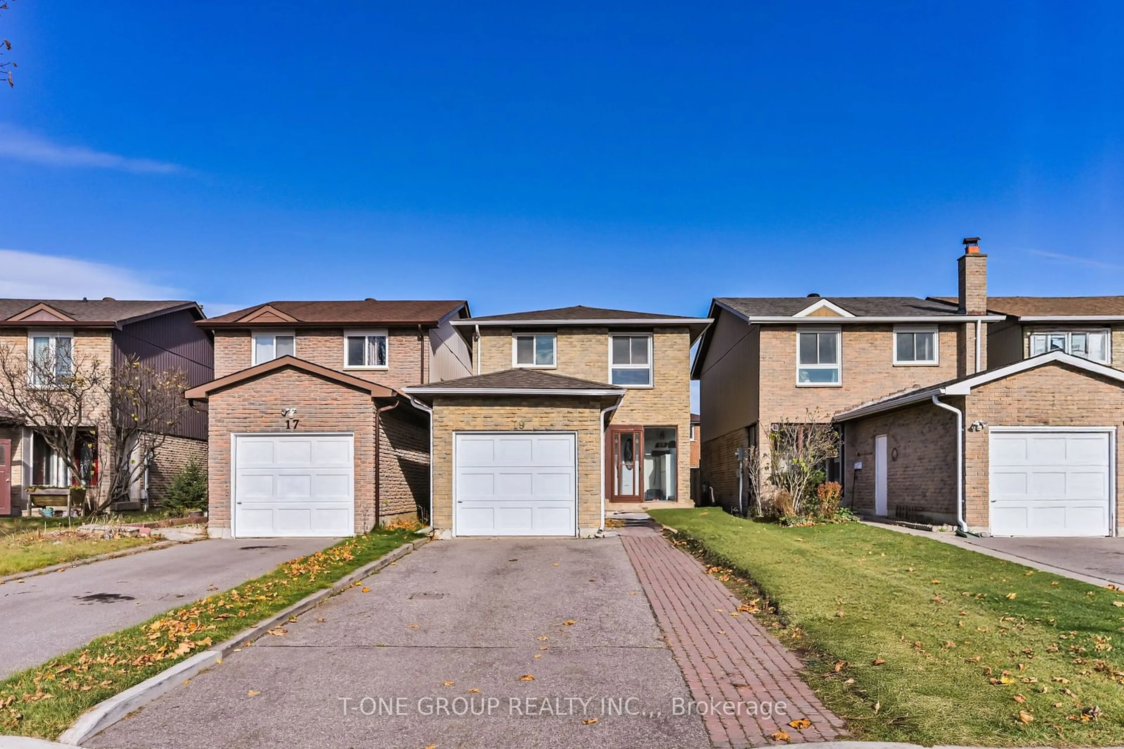 A pic from exterior of the house or condo, the street view for 19 Pepperell Cres, Markham Ontario L3R 3G9