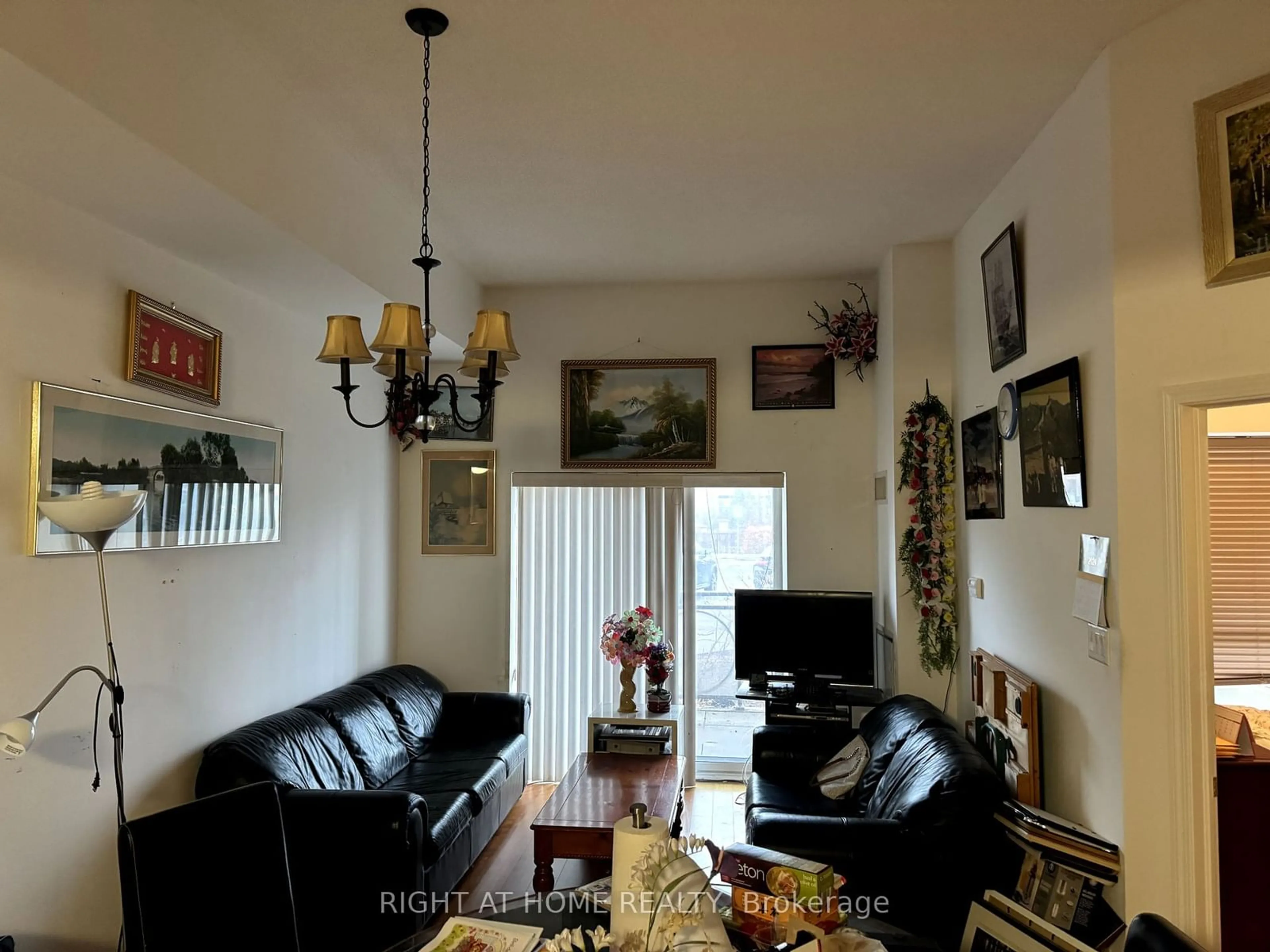 Living room for 8 Maison Parc Crt #118, Vaughan Ontario L4J 9K5