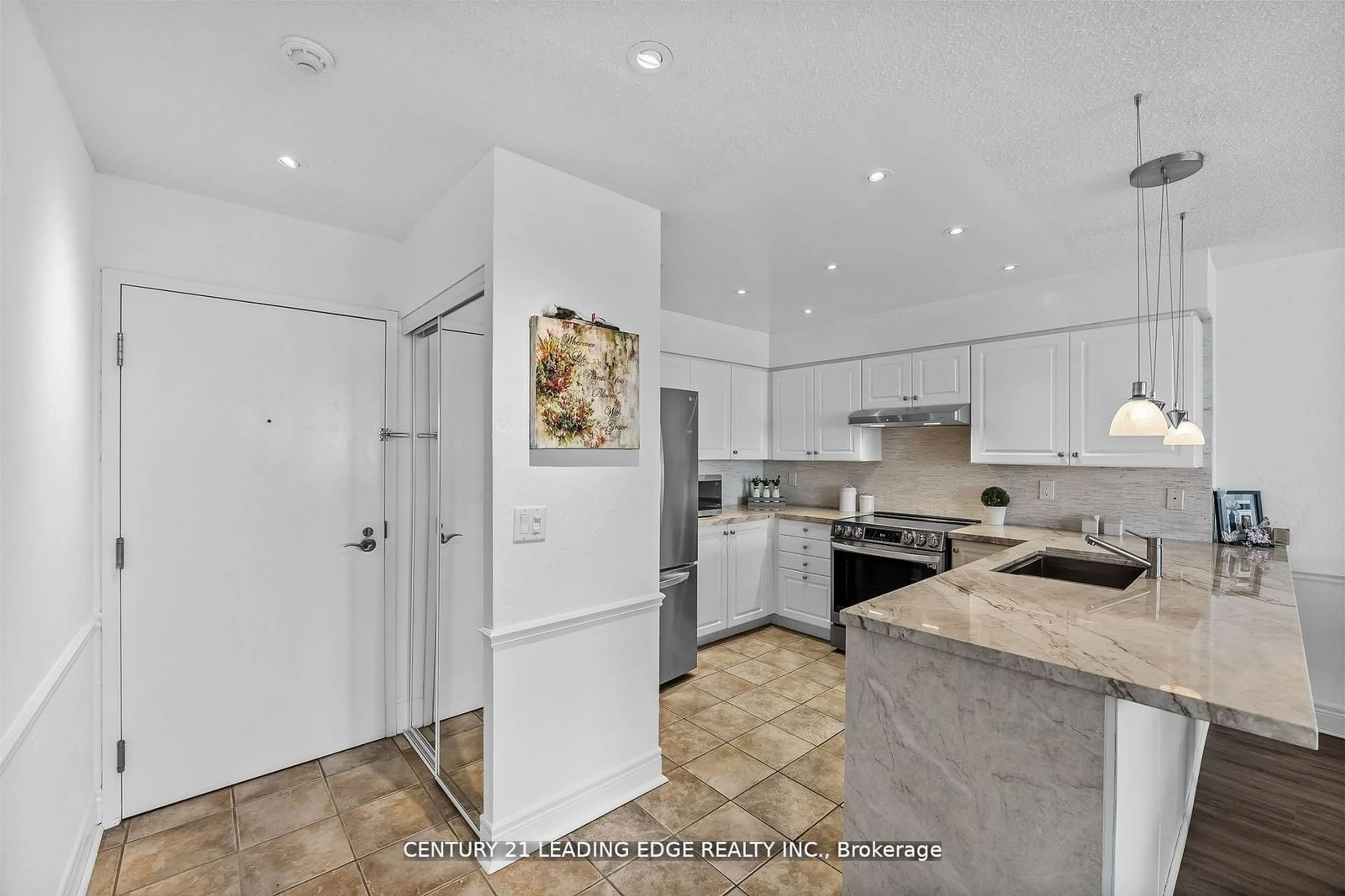 Kitchen, ceramic floors, cottage for 135 Pond Dr #Ph6, Markham Ontario L3T 7V6