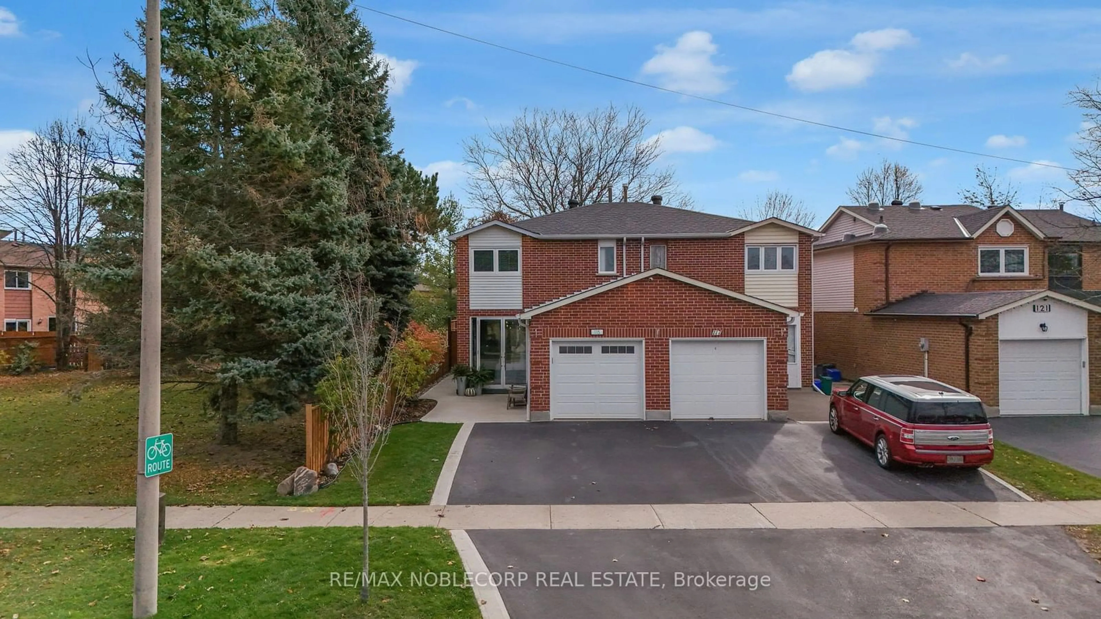 A pic from exterior of the house or condo, the fenced backyard for 115 Aberdeen Ave, Vaughan Ontario L4L 1C3