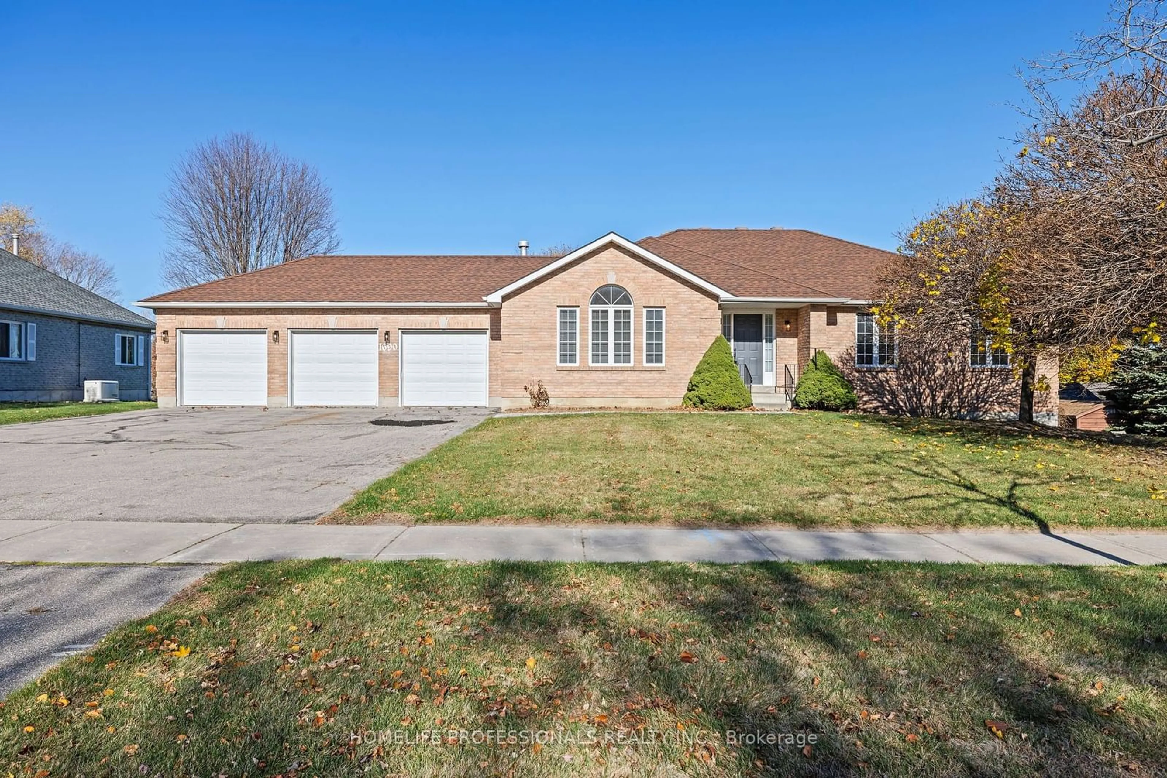 Frontside or backside of a home, the street view for 1690 Mount Albert Rd, East Gwillimbury Ontario L0G 1V0