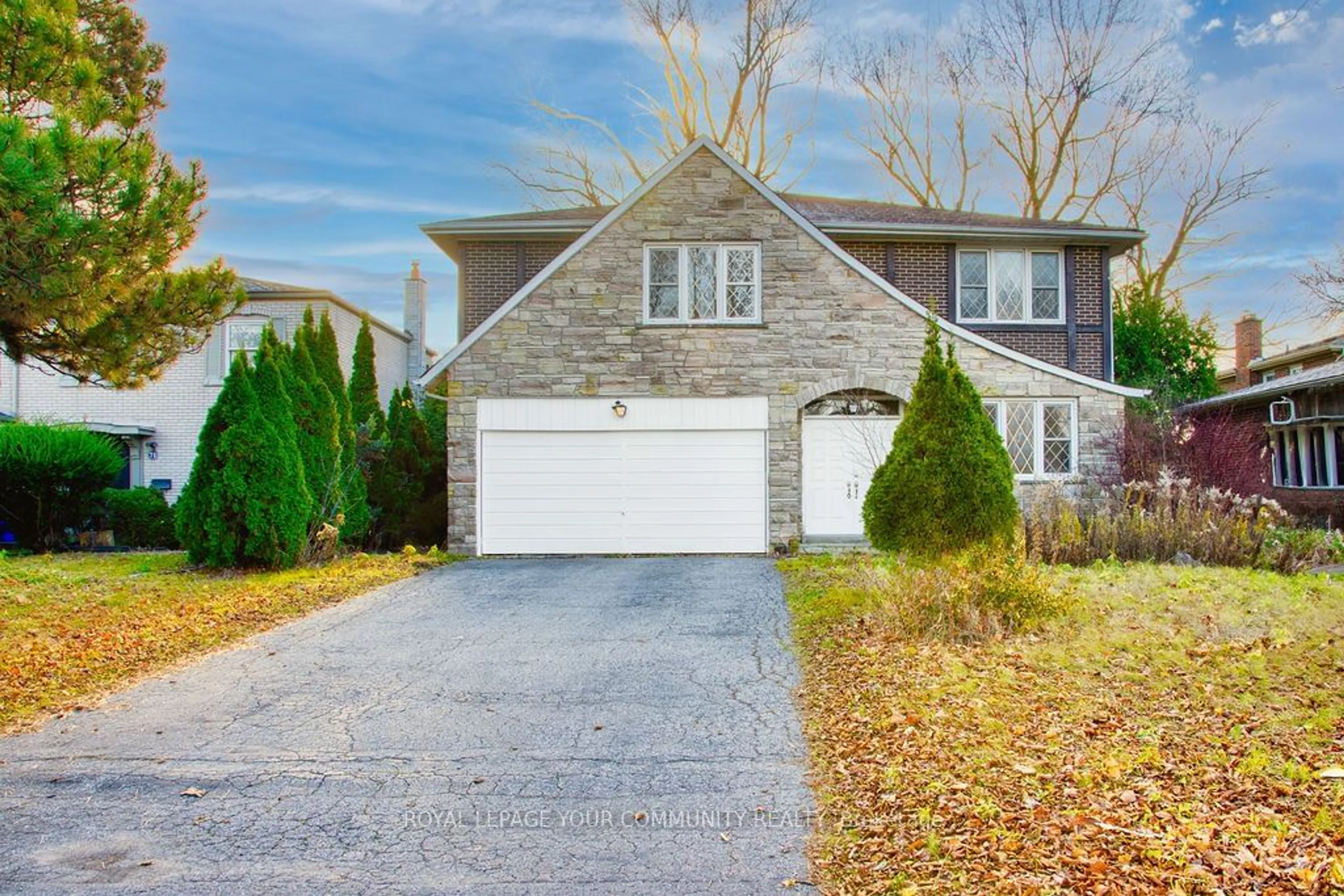 A pic from exterior of the house or condo, the street view for 69 Royal Orchard Blvd, Markham Ontario L3T 3C7