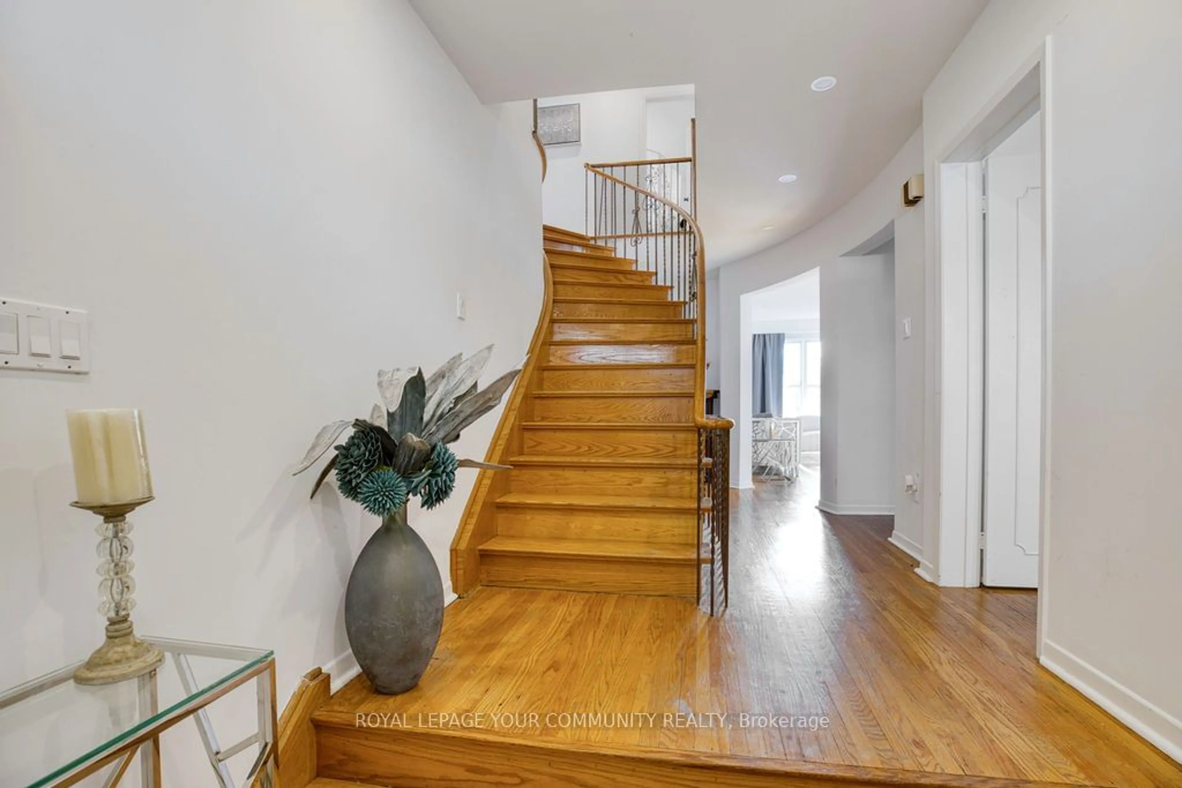 Indoor foyer, wood floors for 69 Royal Orchard Blvd, Markham Ontario L3T 3C7