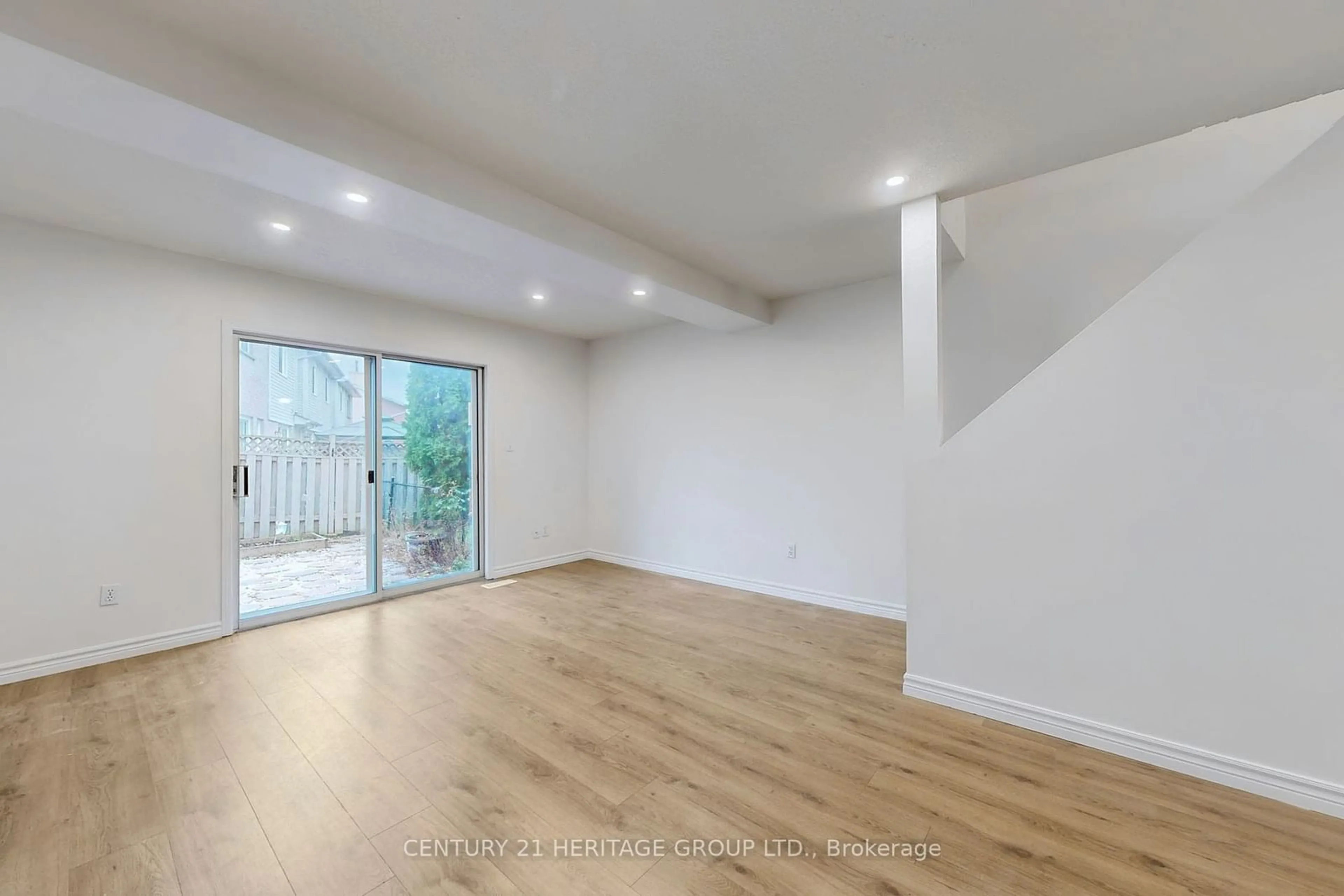 A pic of a room, wood floors for 12 Mckinnon Crt, Newmarket Ontario L3Y 8L6