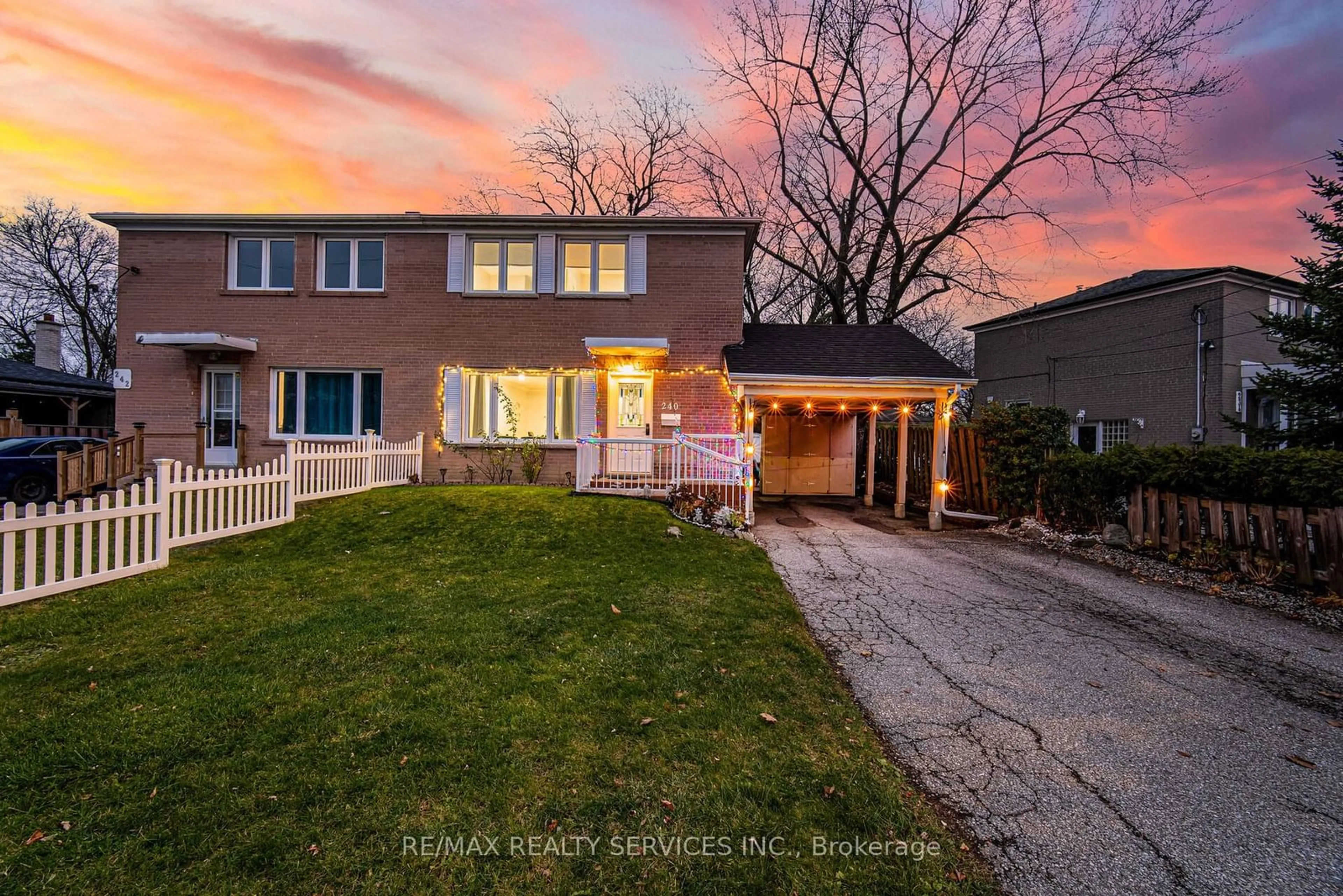 A pic from exterior of the house or condo, the fenced backyard for 240 Taylor Mills Dr, Richmond Hill Ontario L4C 2S6