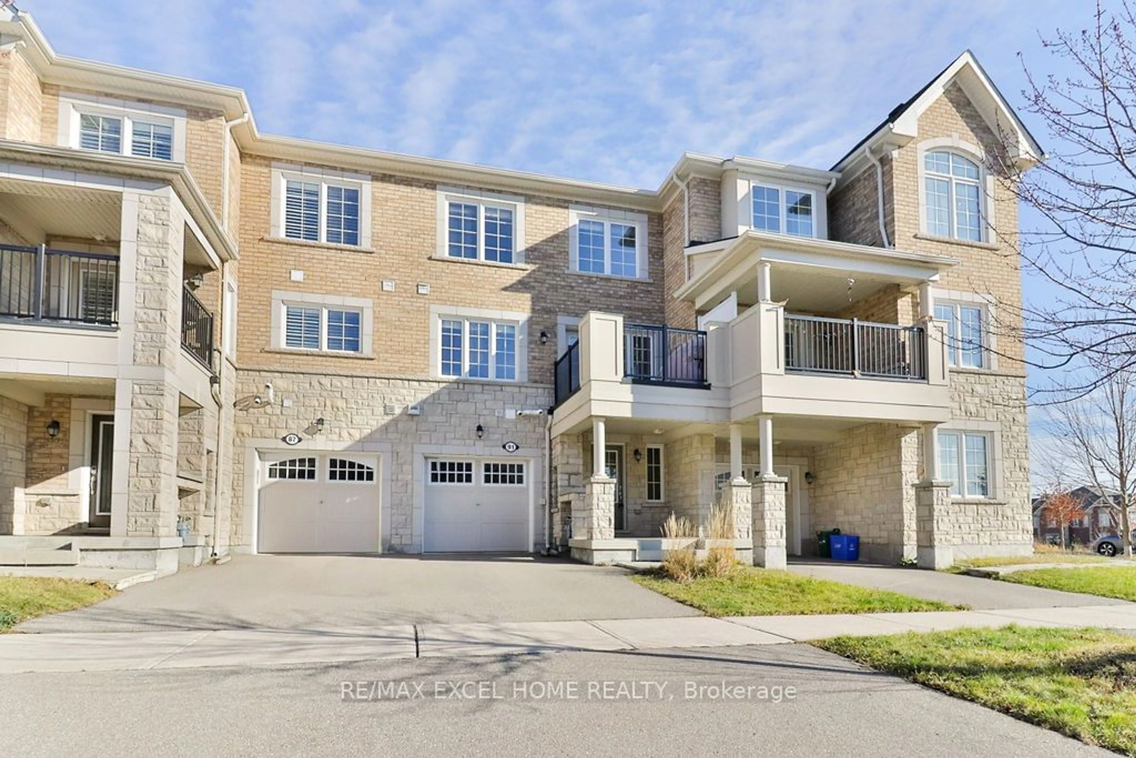 A pic from exterior of the house or condo, the street view for 91 Minlow Way, Aurora Ontario L4G 0Y1