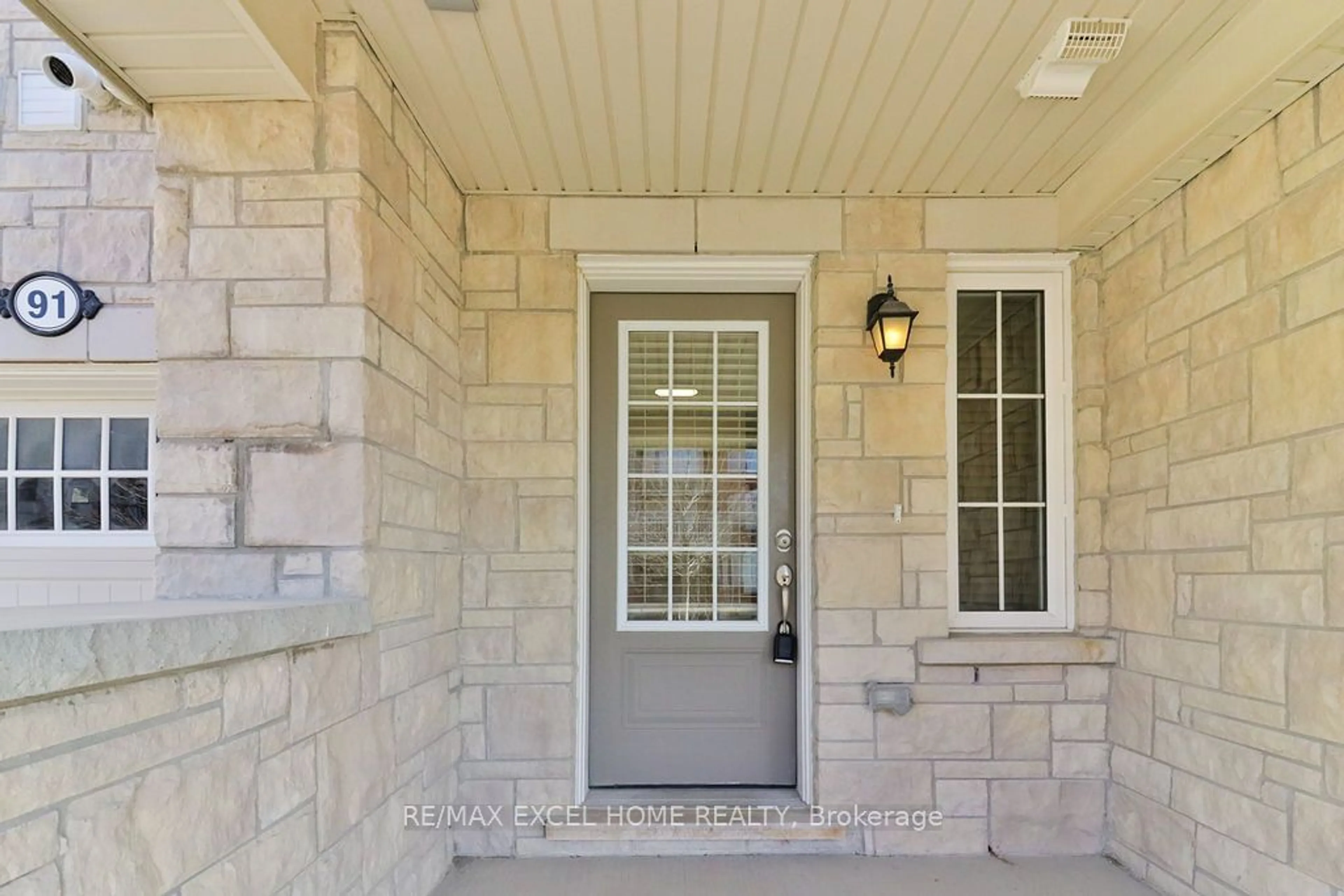 Indoor entryway, ceramic floors for 91 Minlow Way, Aurora Ontario L4G 0Y1