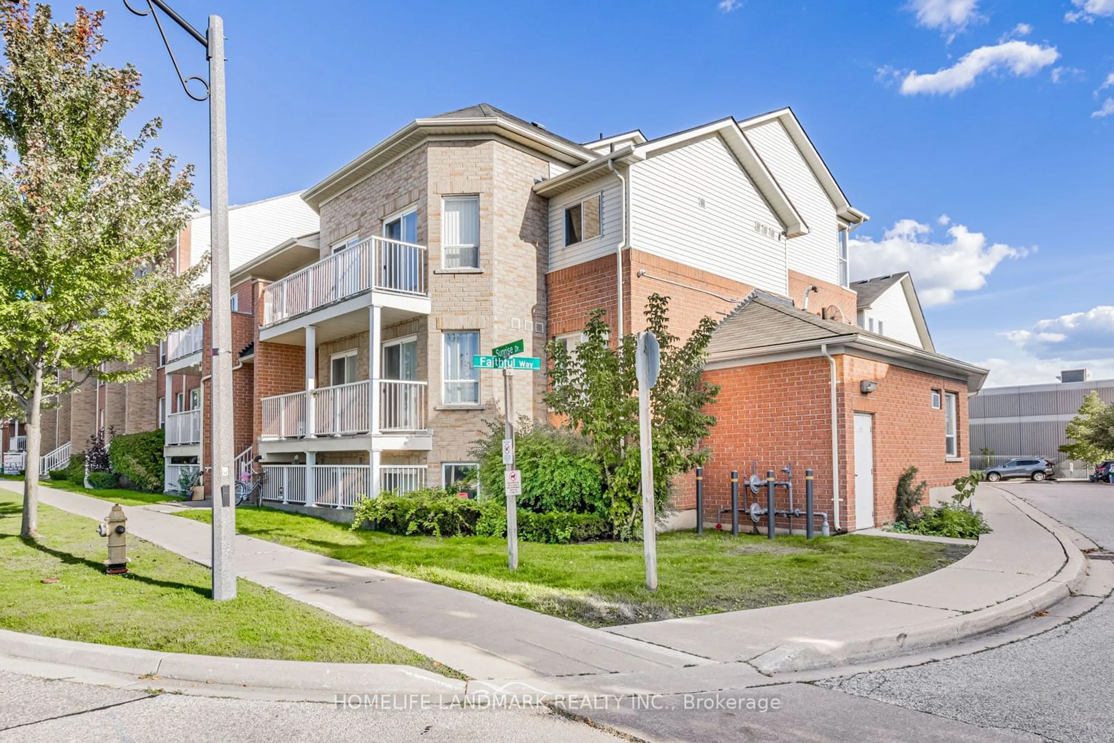 A pic from exterior of the house or condo, the street view for 85 Sunrise Dr, Markham Ontario L3R 1A1