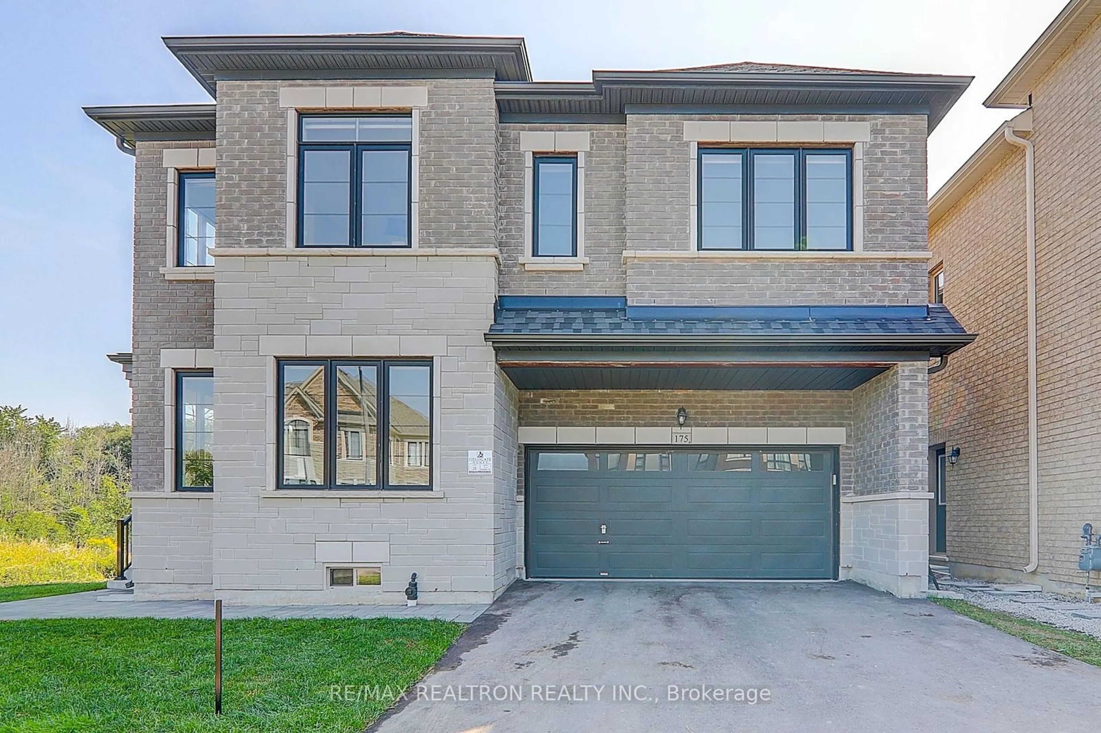 A pic from exterior of the house or condo, the street view for 175 Bawden Dr, Richmond Hill Ontario L4S 1N5