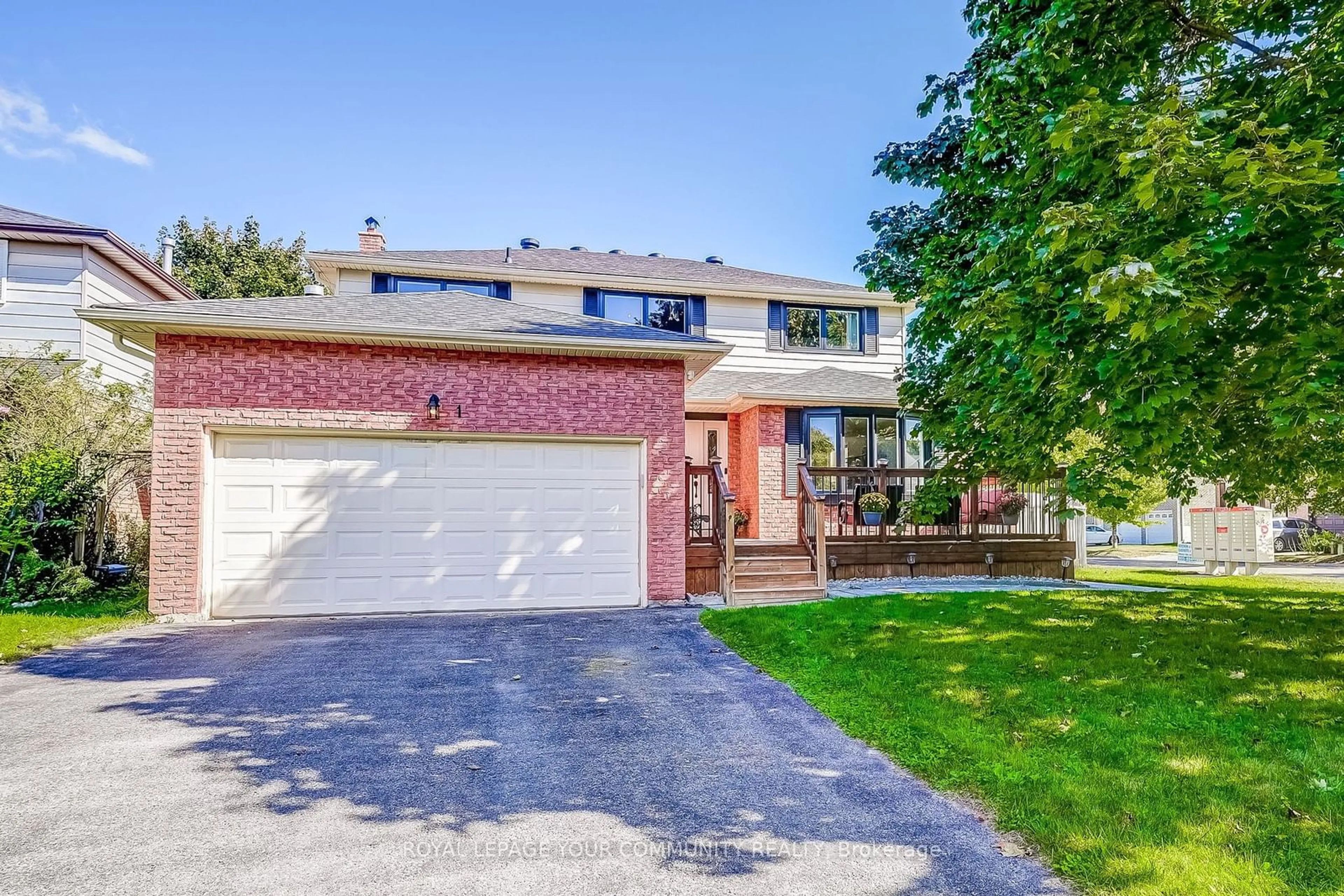 A pic from exterior of the house or condo, the street view for 1 Oakmeadow Blvd, Georgina Ontario L4P 3L1