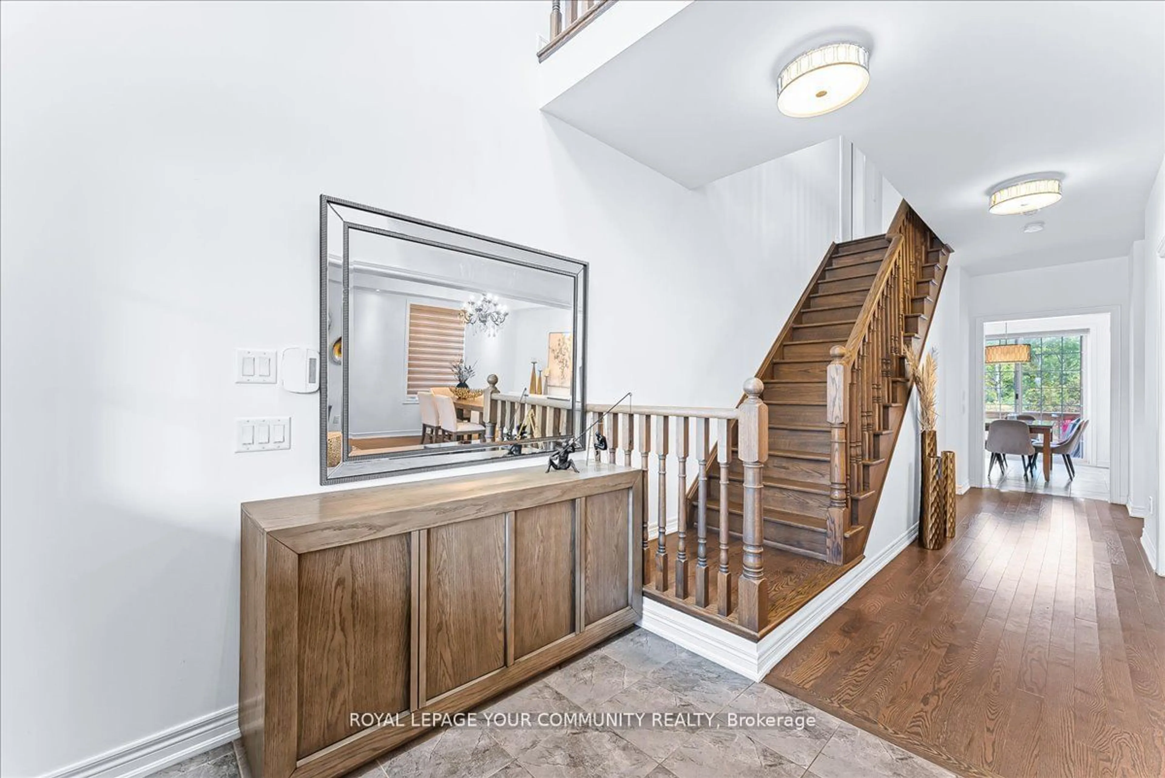 Indoor entryway, wood floors for 577 Clifford Perry Pl, Newmarket Ontario L3X 0J2