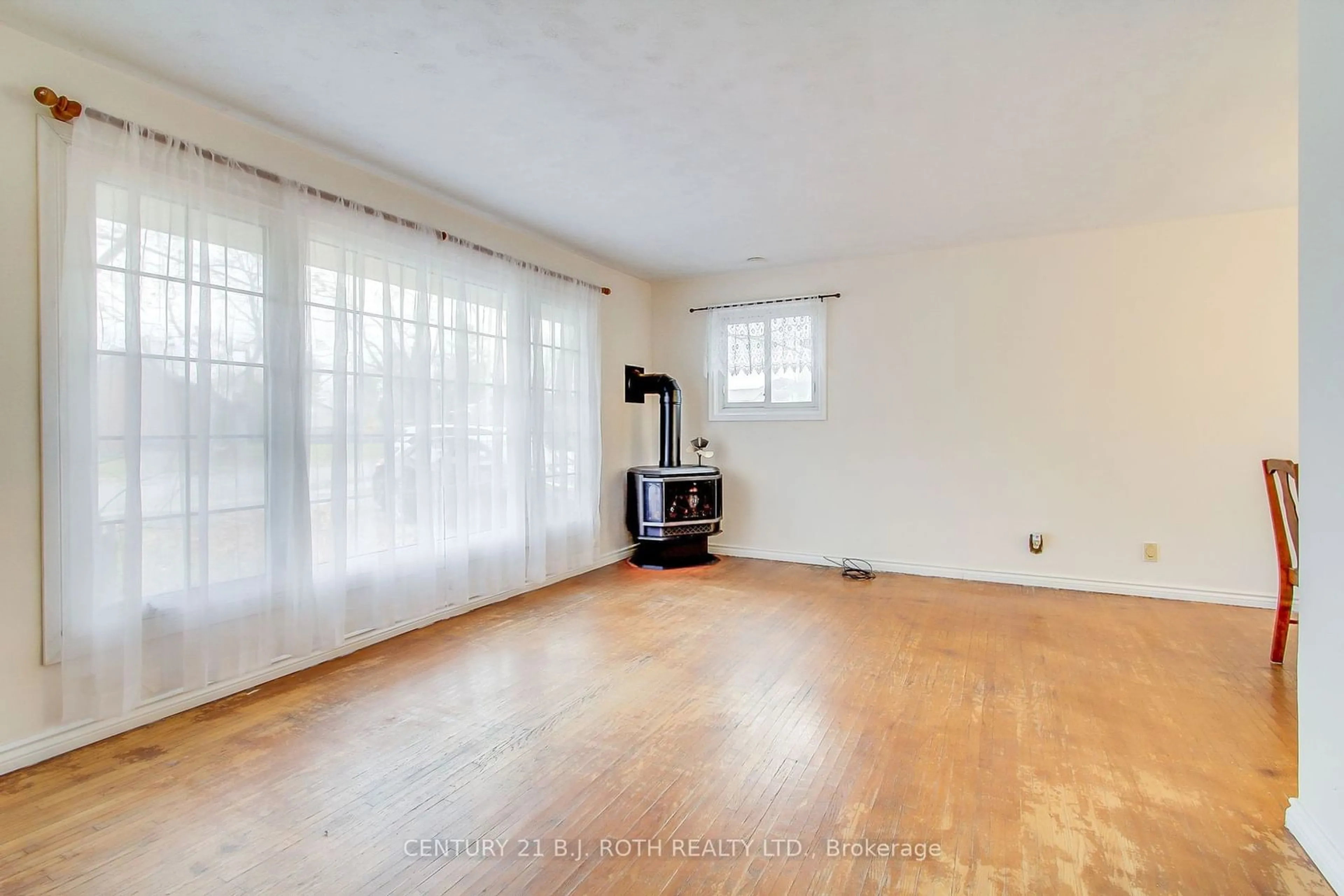 A pic of a room, wood floors for 51 Albert St, Brock Ontario L0E 1E0