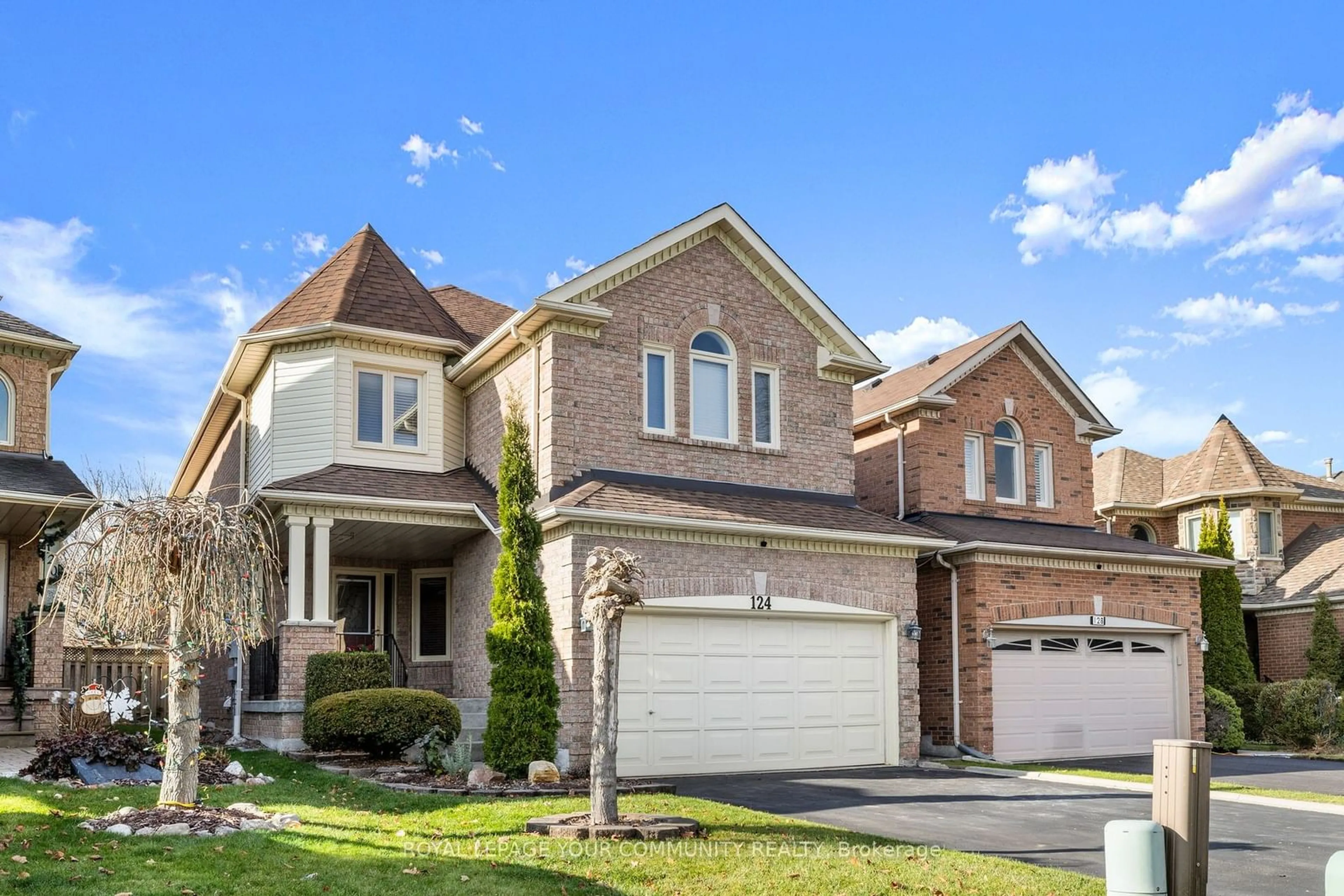 Home with brick exterior material for 124 Rushbrook Dr, Newmarket Ontario L3X 2E4