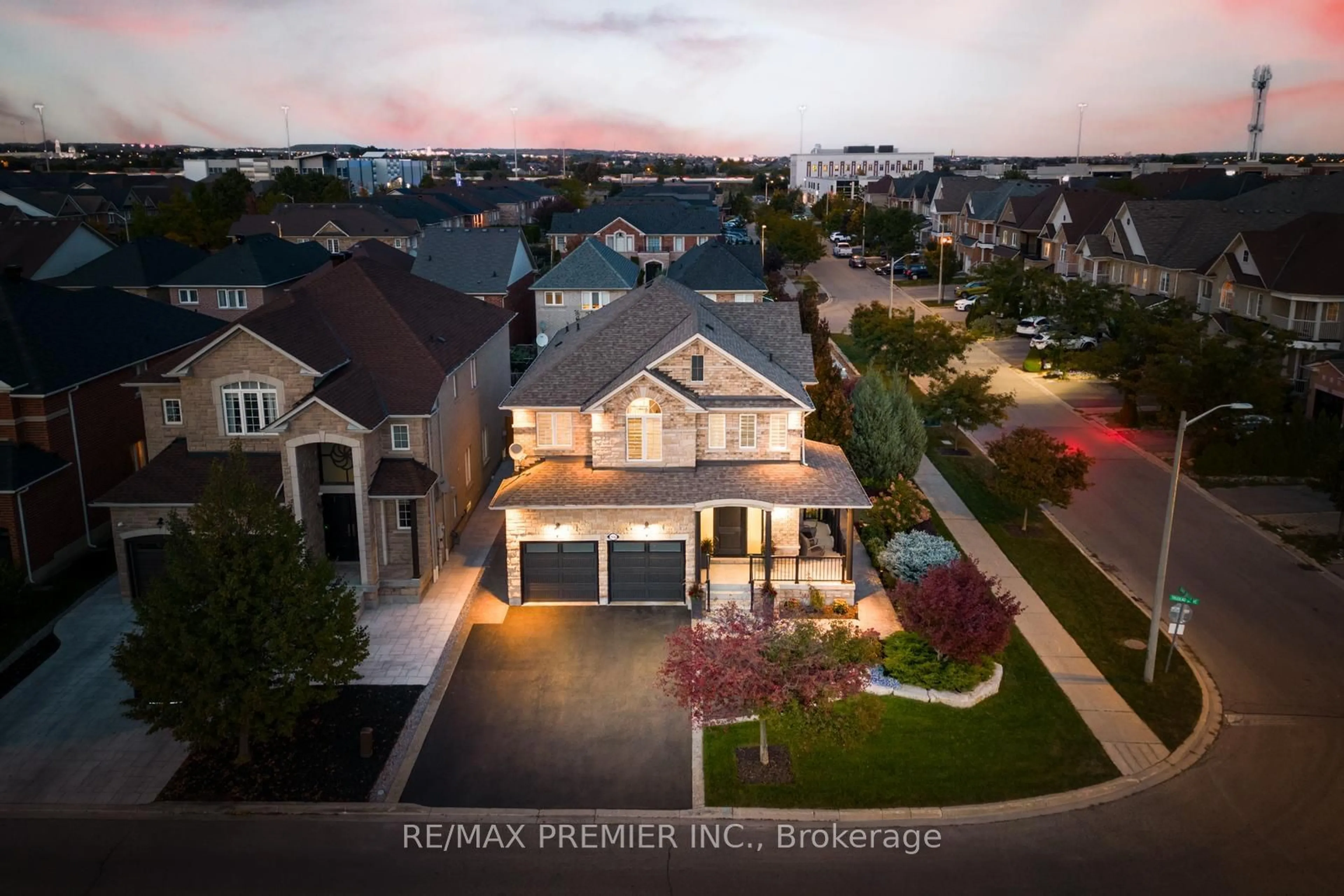 Frontside or backside of a home, the street view for 175 Trudeau Dr, Vaughan Ontario L4H 0E2