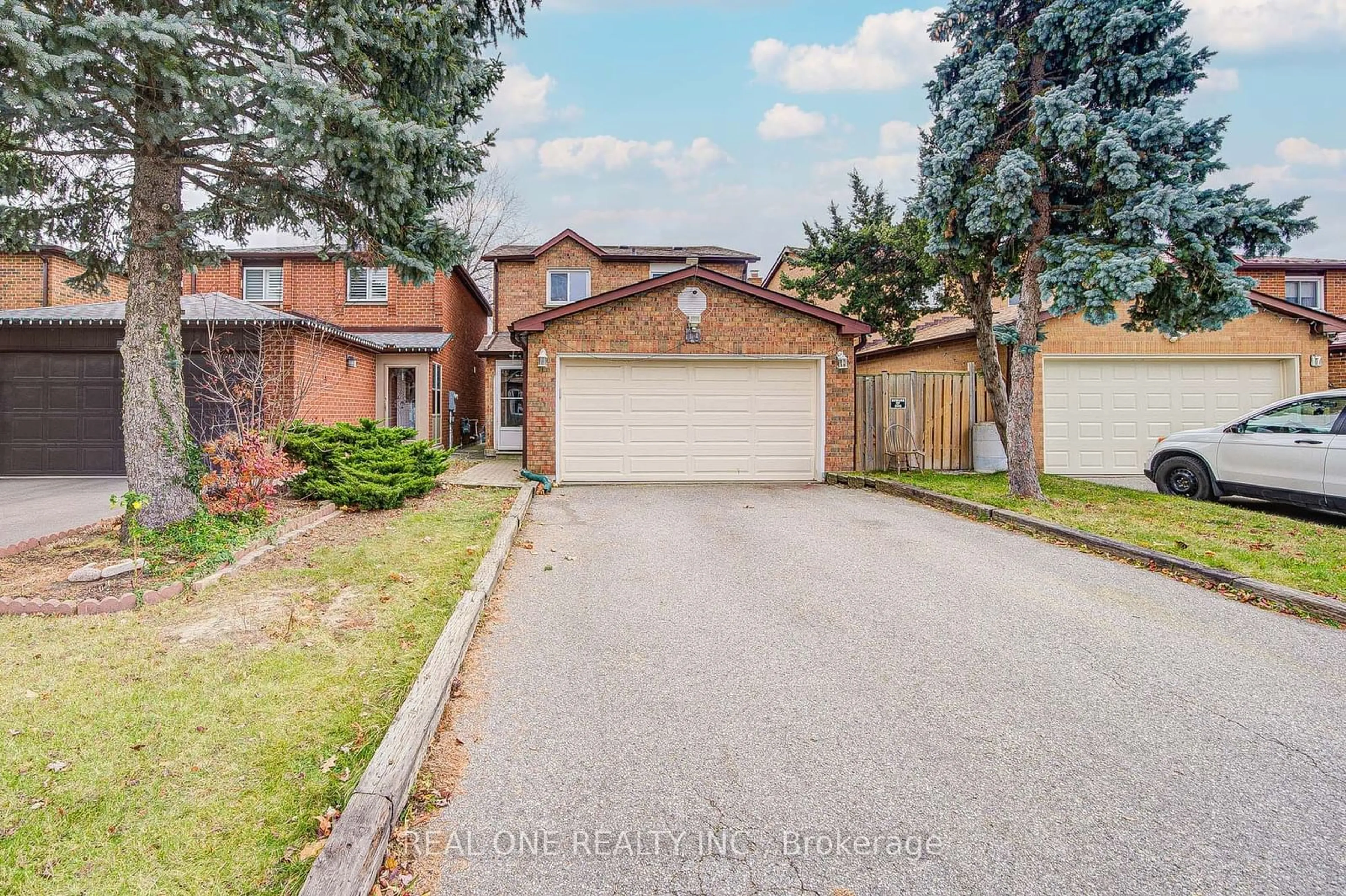 Frontside or backside of a home, the street view for 19 Dunbar Cres, Markham Ontario L3R 6W9