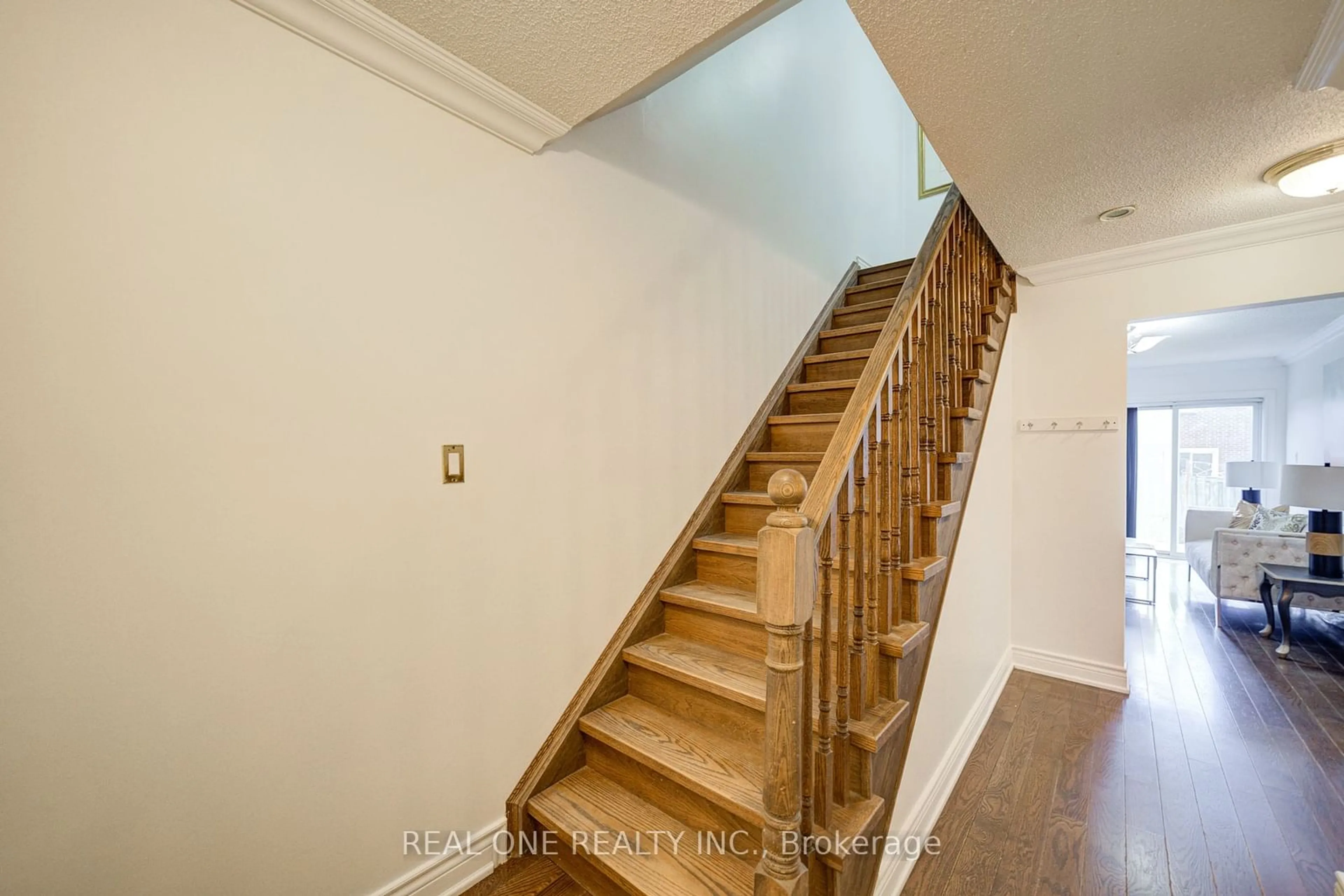 Stairs for 19 Dunbar Cres, Markham Ontario L3R 6W9