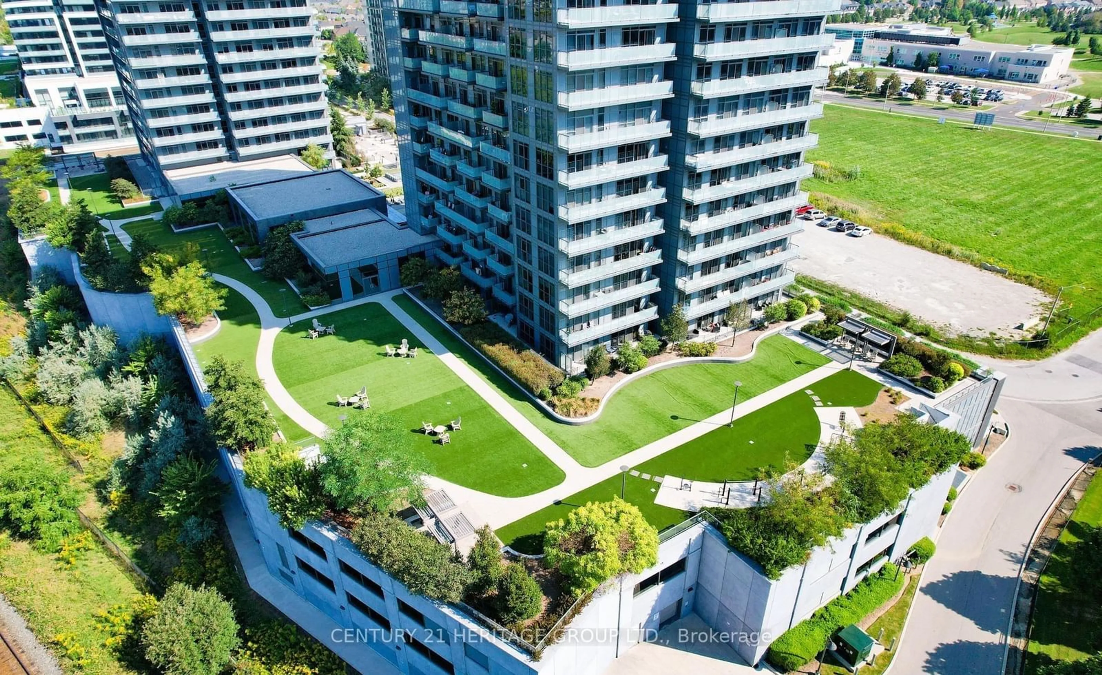 A pic from exterior of the house or condo, the view of city buildings for 55 Oneida Cres #1410, Richmond Hill Ontario L4B 0E8