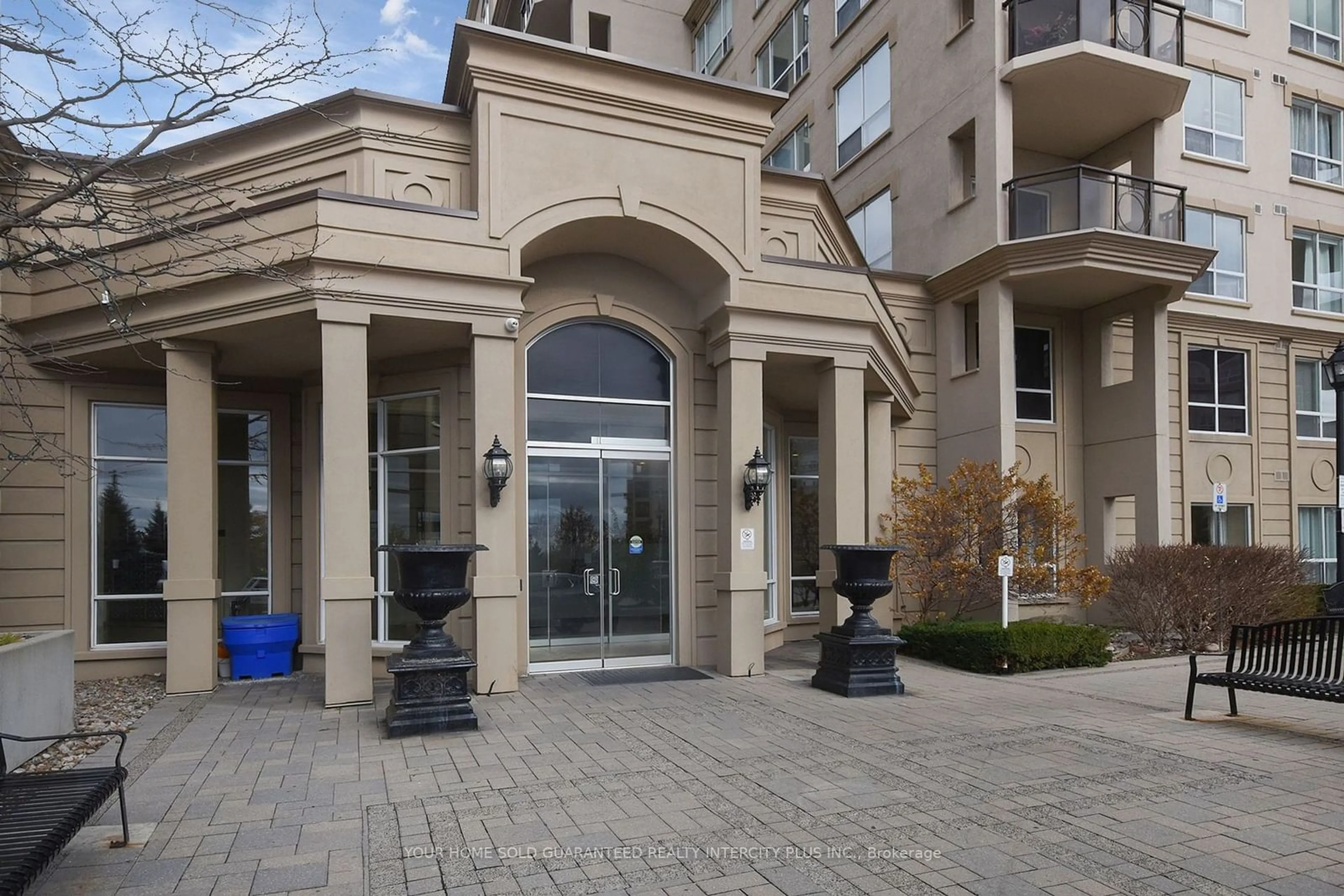 A pic from exterior of the house or condo, the front or back of building for 8 Maison Parc Crt #321, Vaughan Ontario L4J 9K5