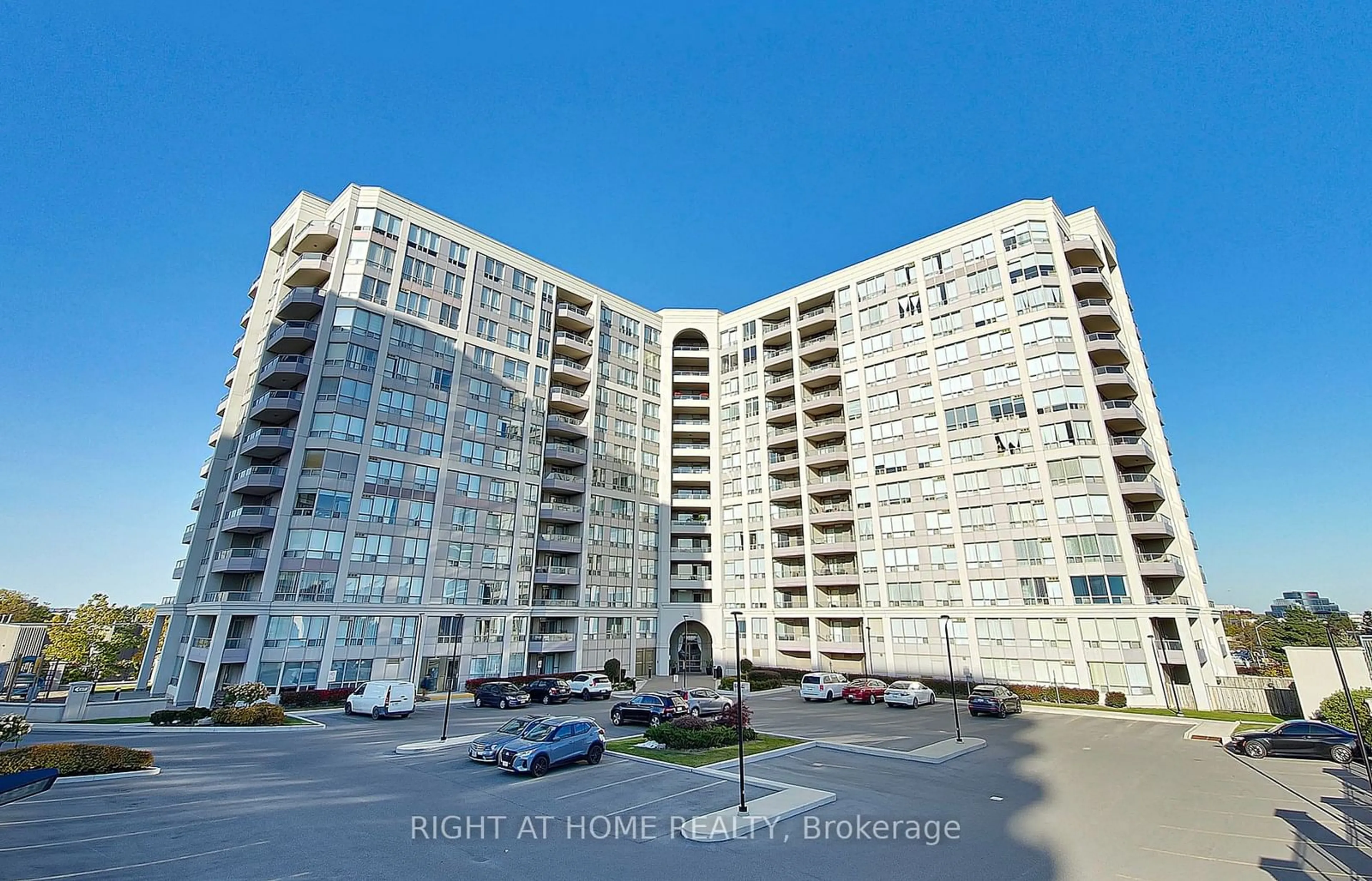 A pic from exterior of the house or condo, the street view for 9017 Leslie St #203, Richmond Hill Ontario L4B 4R8