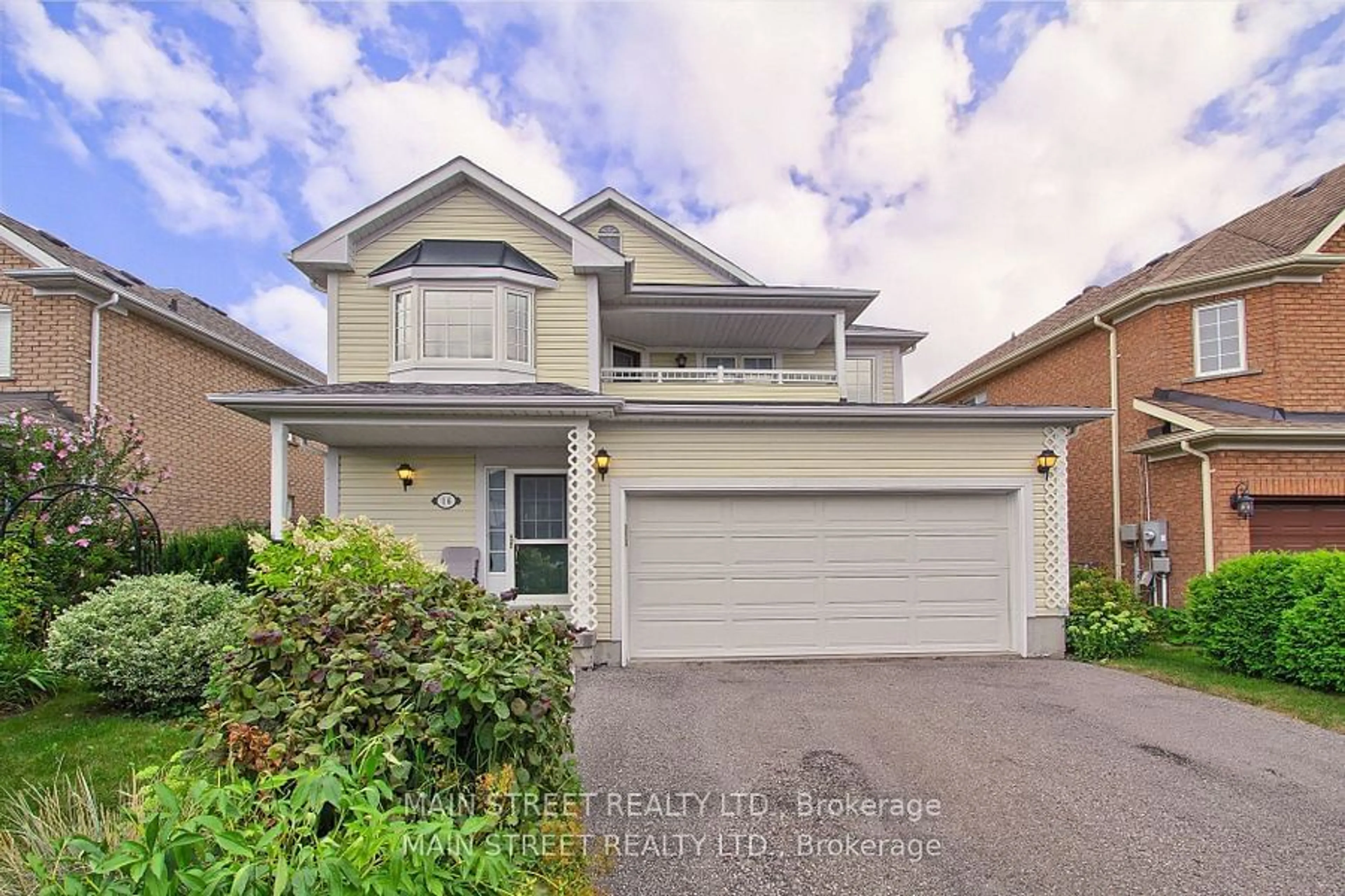 Frontside or backside of a home, the street view for 16 Hirst Ave, Georgina Ontario L4P 4E6