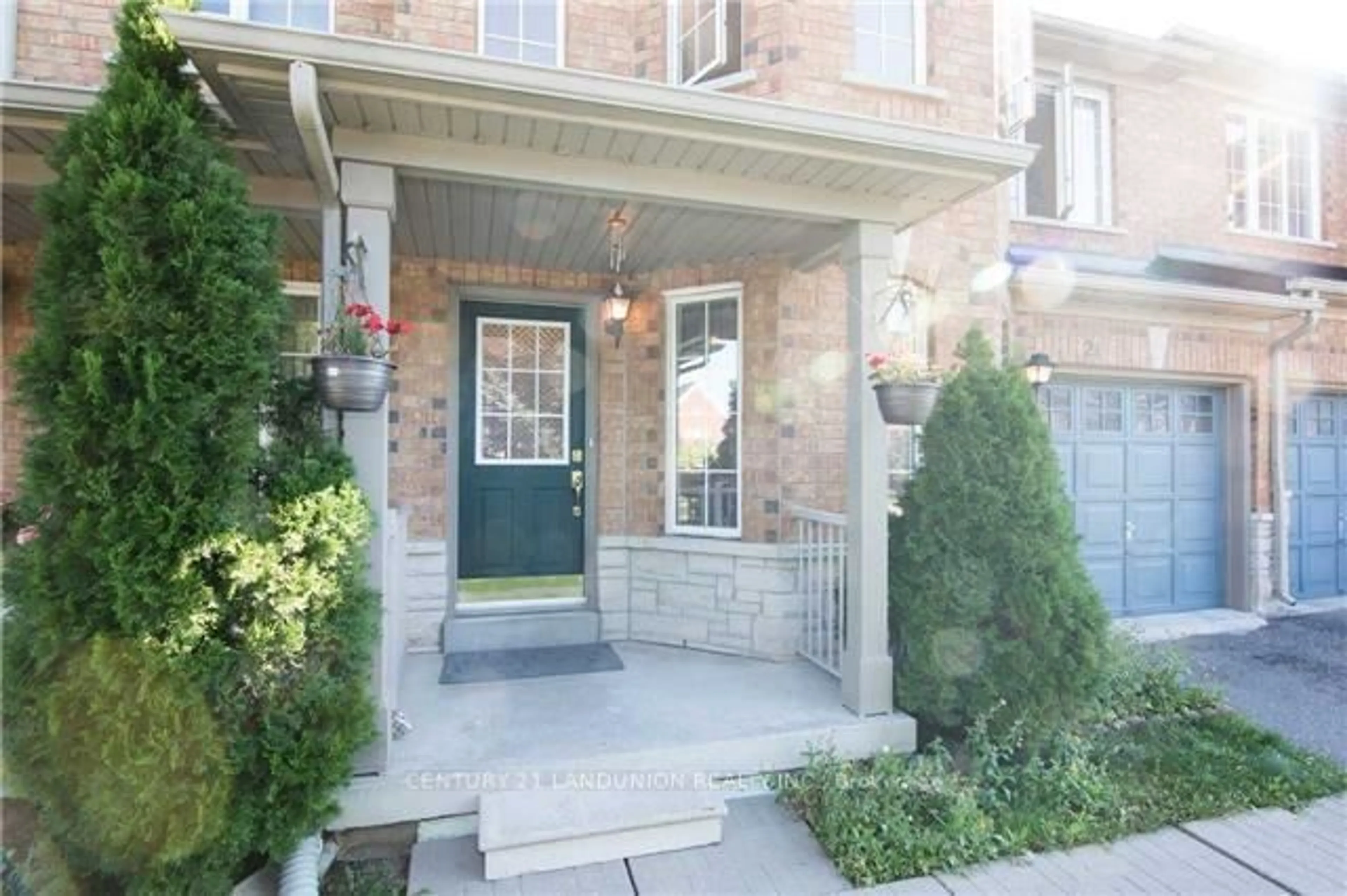 Indoor entryway, wood floors for 21 BASSETT Ave, Richmond Hill Ontario L4B 4M8