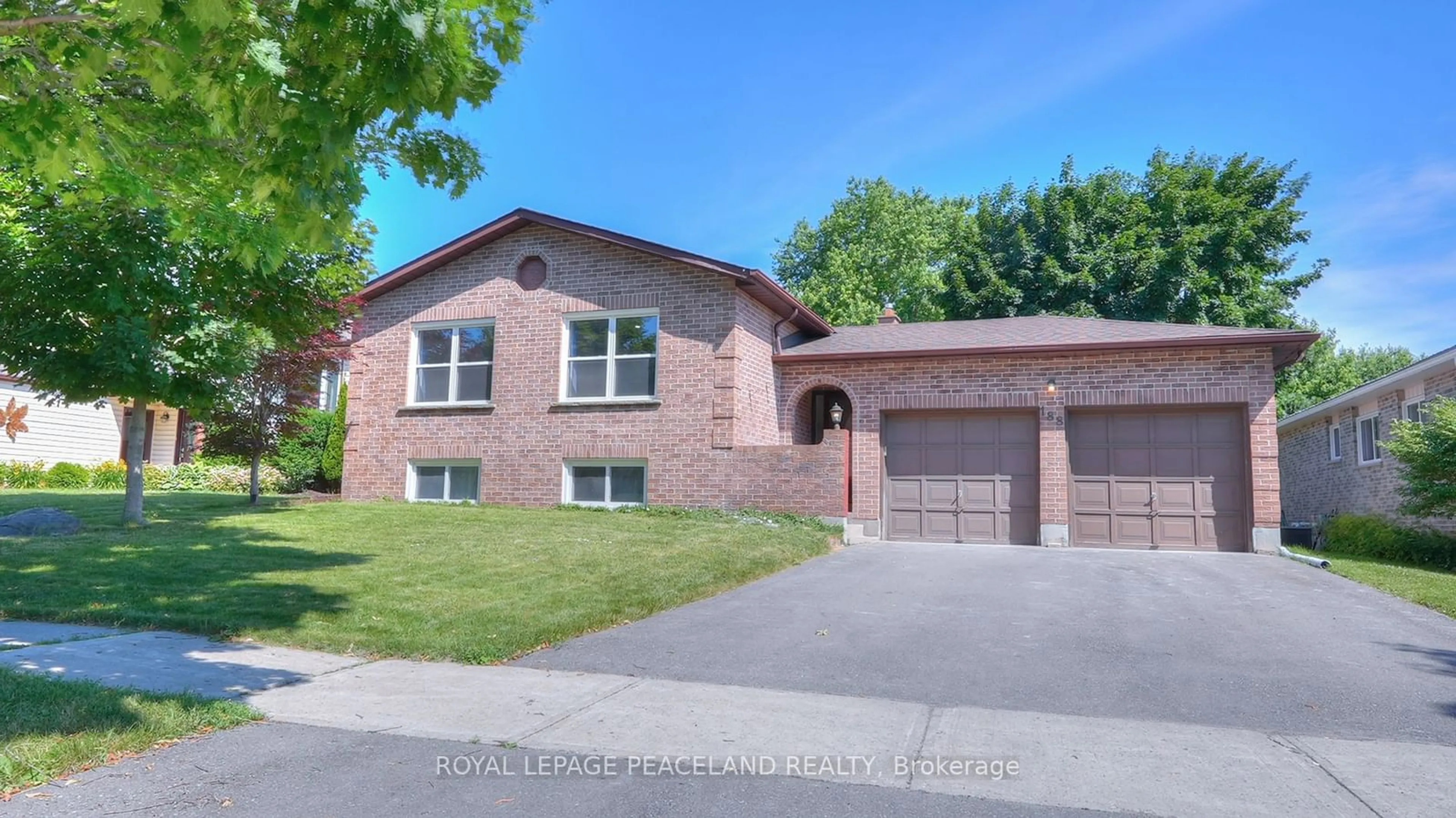 Frontside or backside of a home, the street view for 188 Hilltop Dr, East Gwillimbury Ontario L9N 1B8