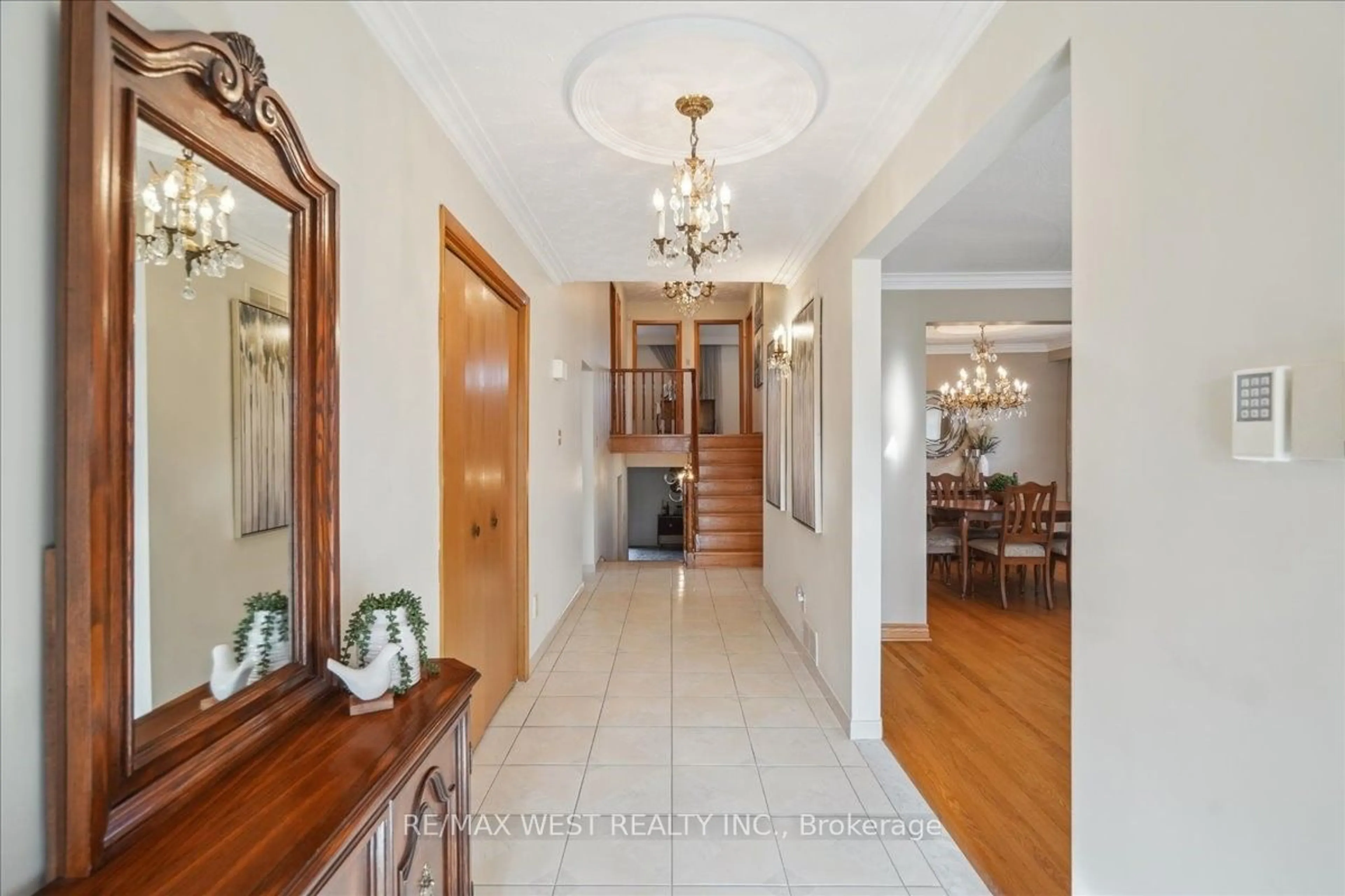 Indoor foyer, wood floors for 96 Harris Cres, Vaughan Ontario L4L 1R9